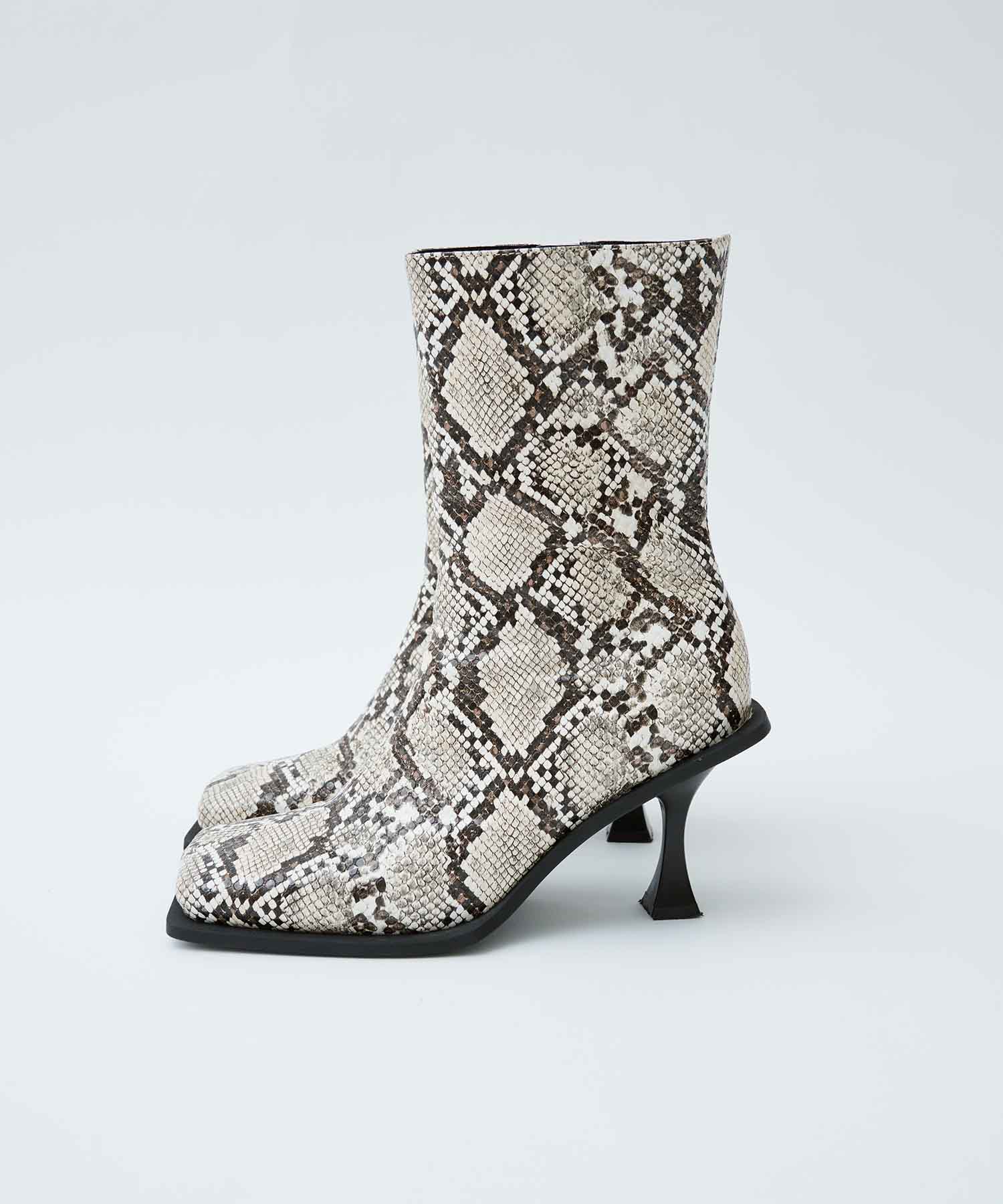 Square Toe Boots STUDIOUS