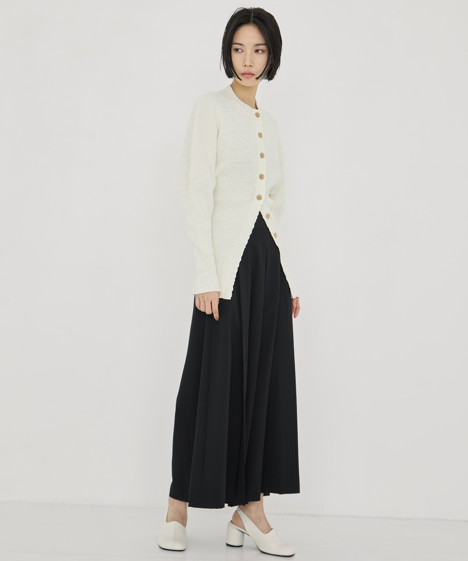 Greer crew neck knit cardigan AKIRANAKA