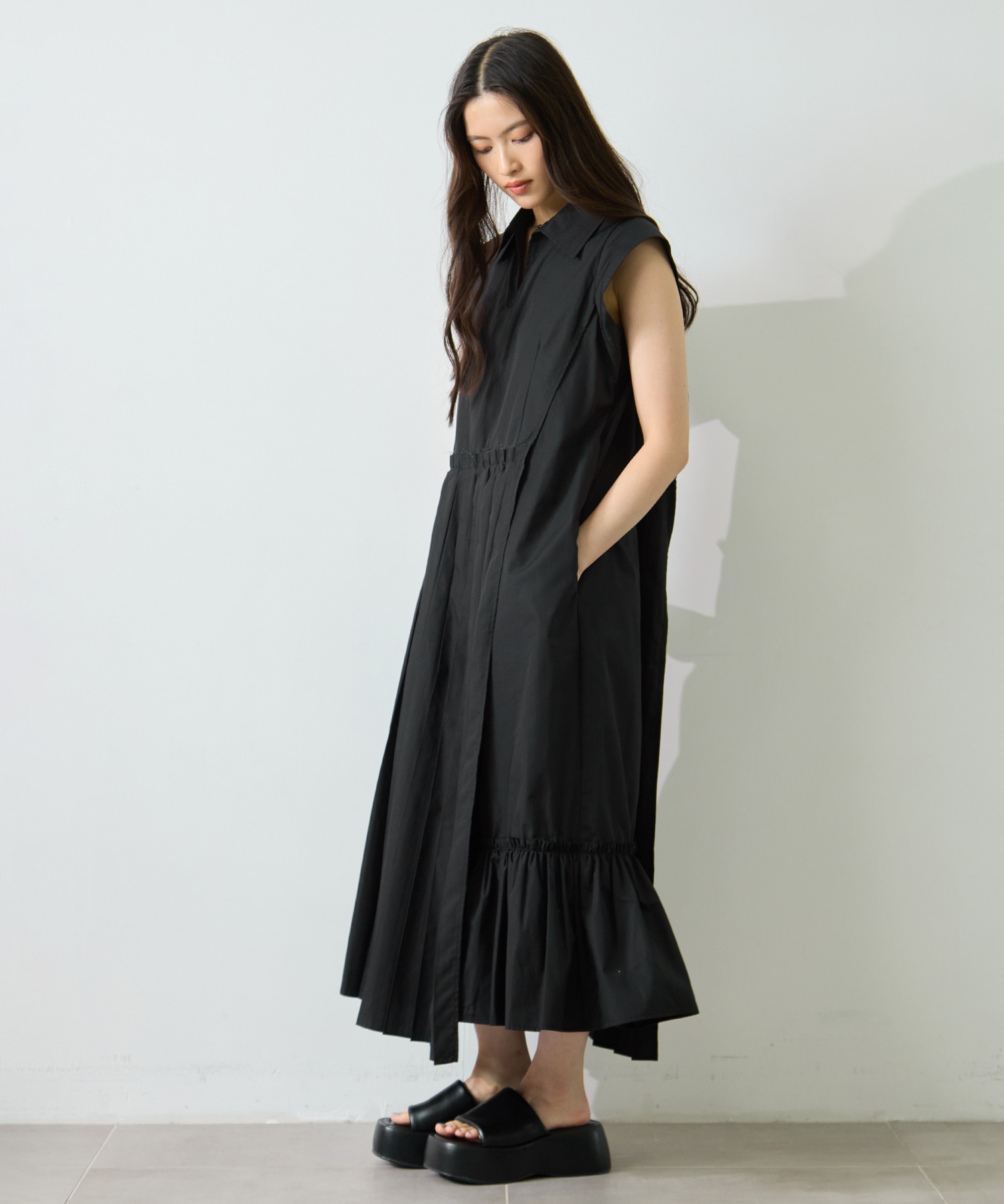 Asymmetry pleats one-piece STUDIOUS
