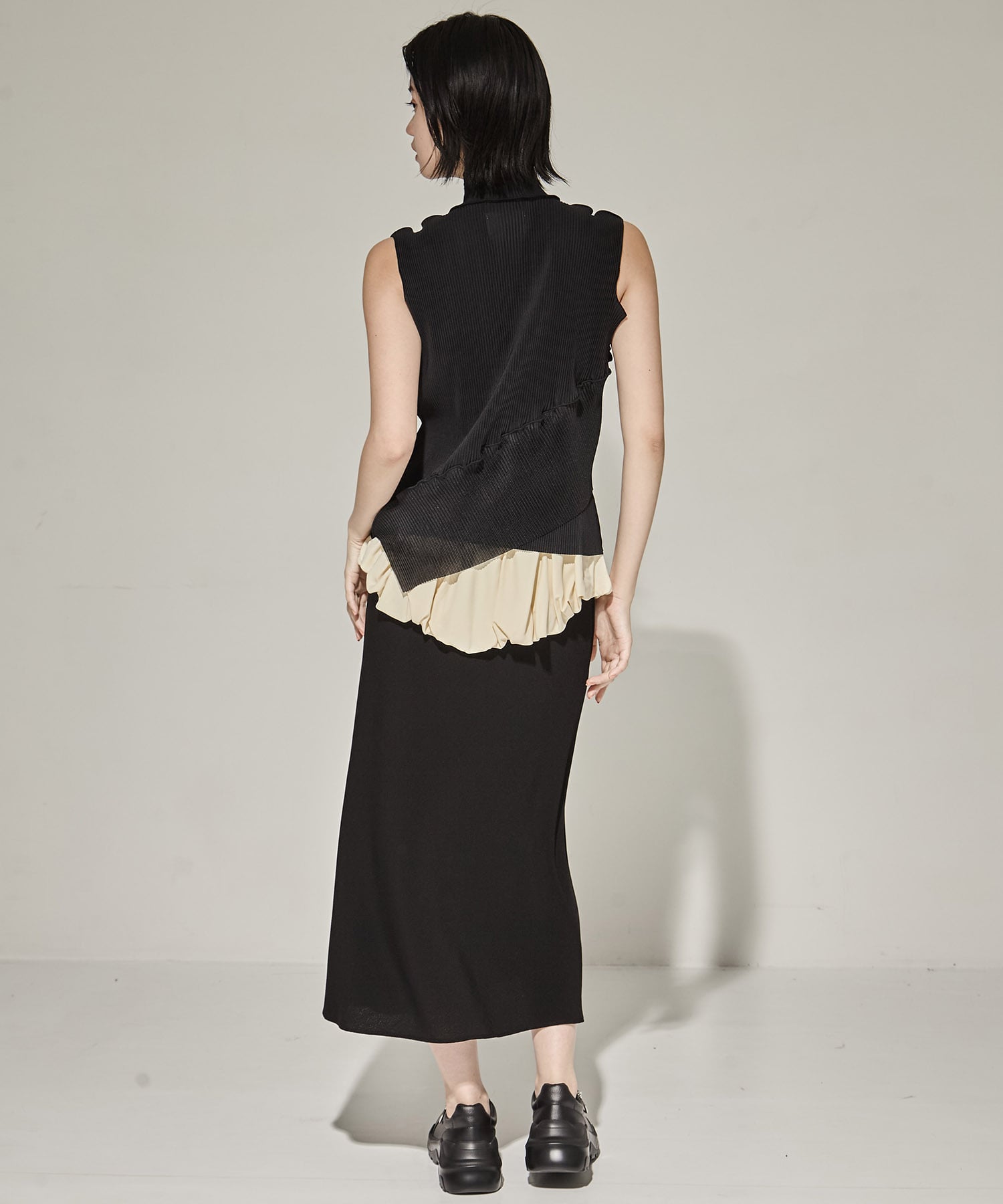 SPIRAL WAVE SLEEVELESS TOP HIGHNECK TIPE kotohayokozawa
