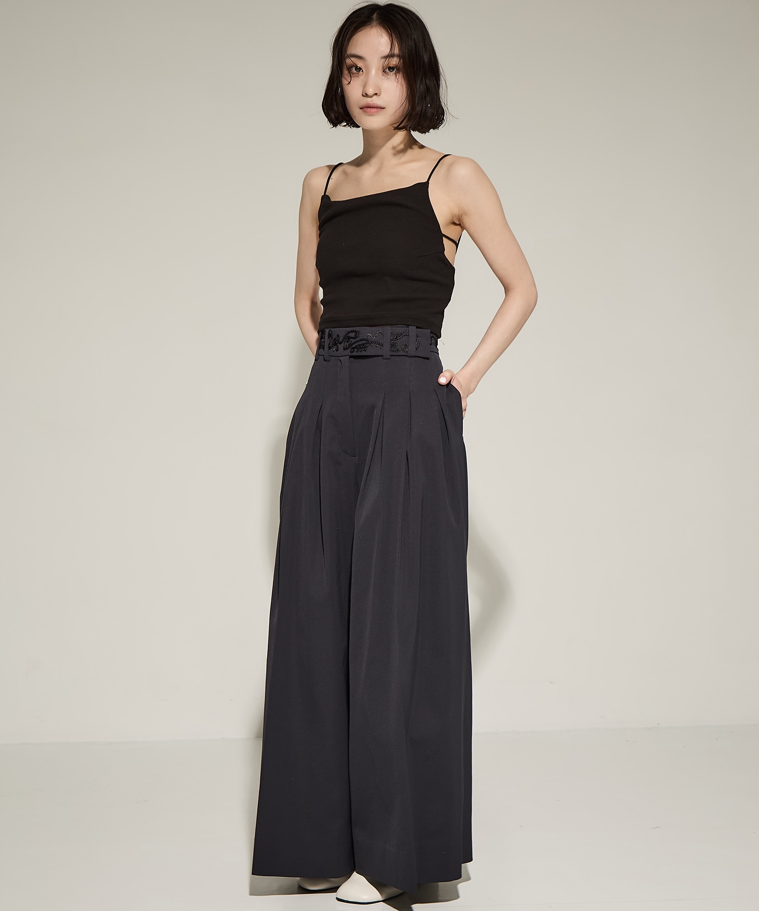 Cucurbita embroidered wide slacks MURRAL