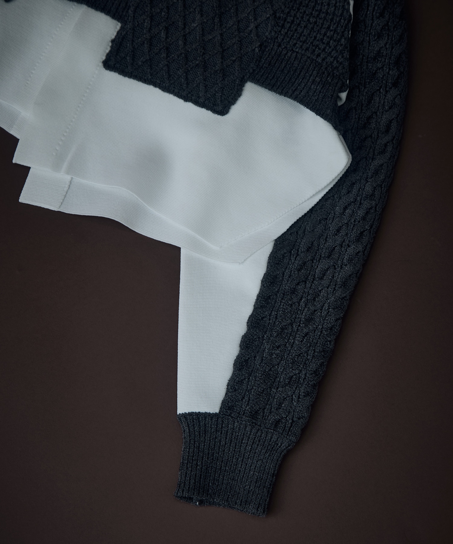 CABLE LAYER SHORT KNIT TOP UN3D.