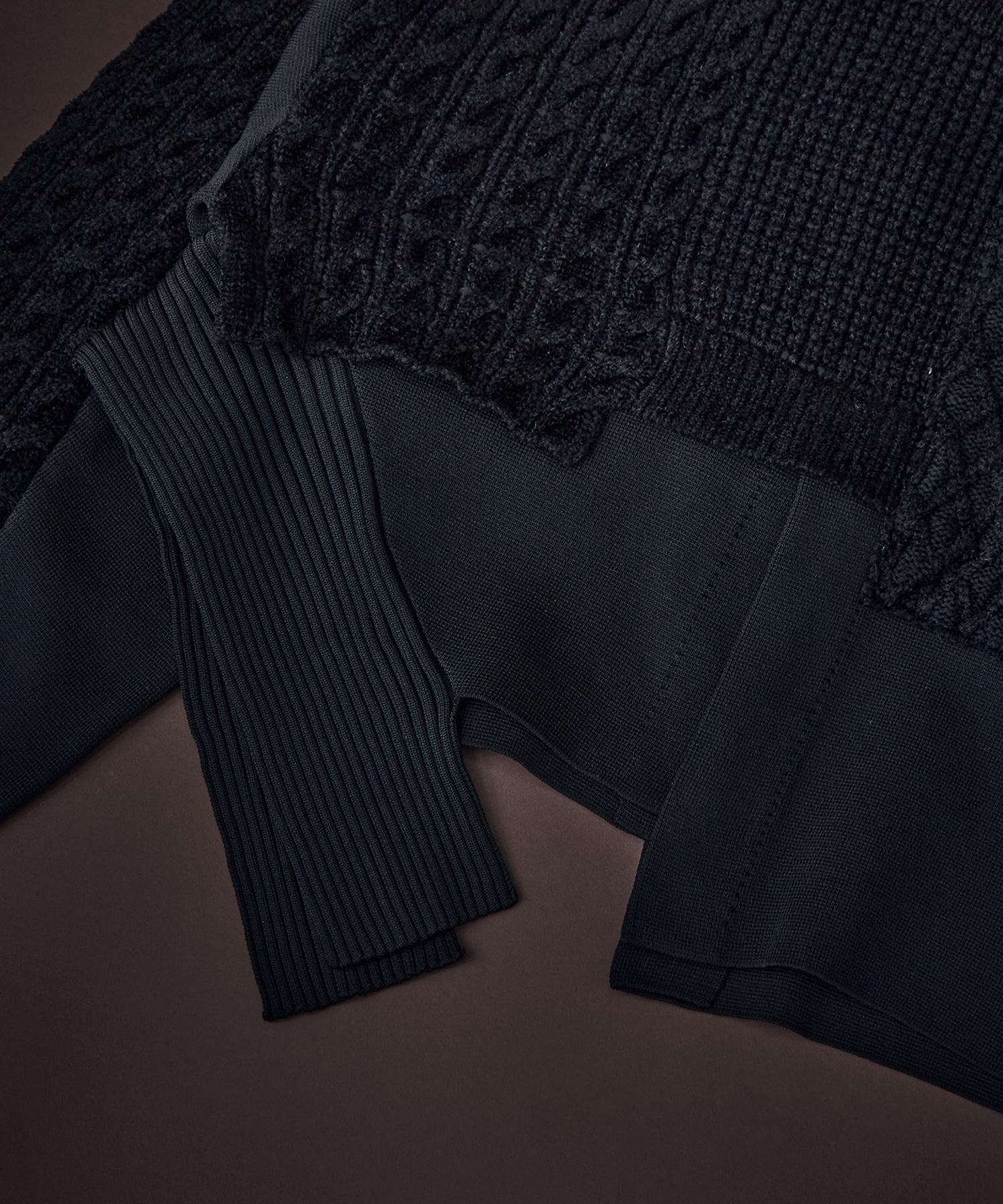 CABLE LAYER SHORT KNIT TOP UN3D.