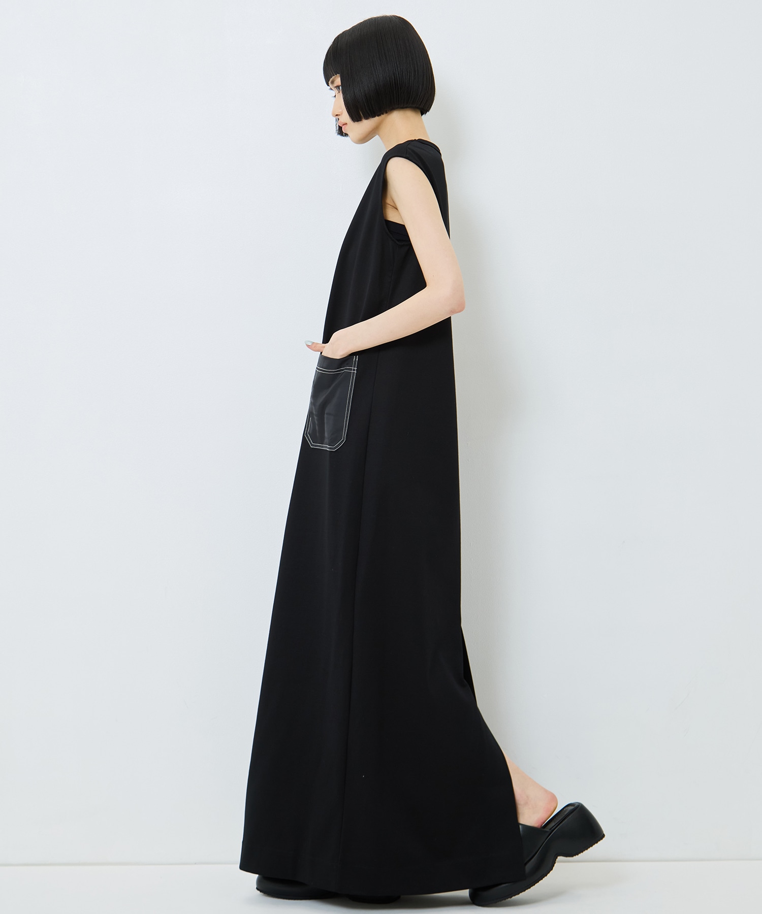 REFINA STRUCTURED SLEEVELESS DRESS CINOH