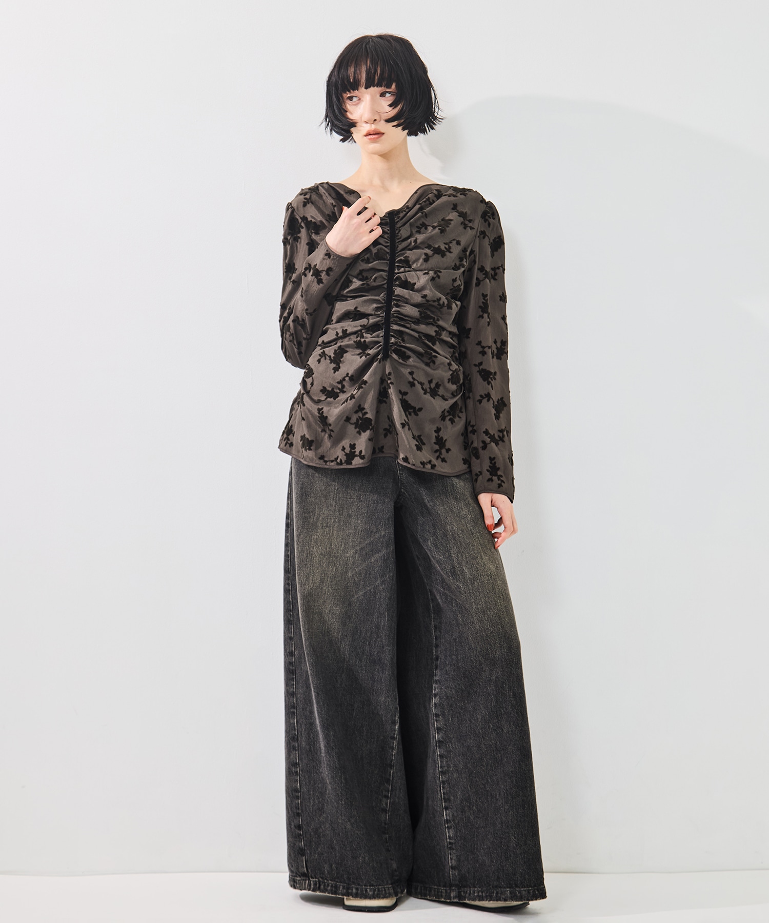 FLOCKED ROSE PRINT GATHERED BLOUSE FETICO