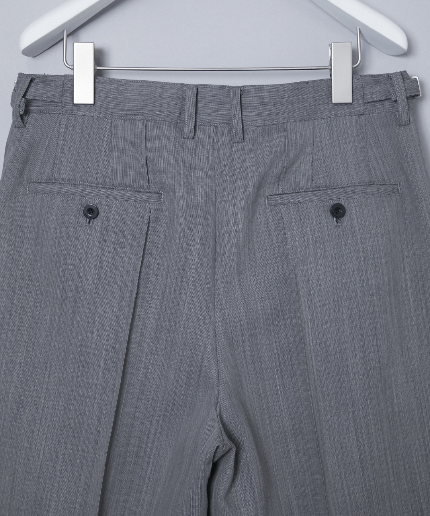 ONE TUCKS SHORTS IRENISA