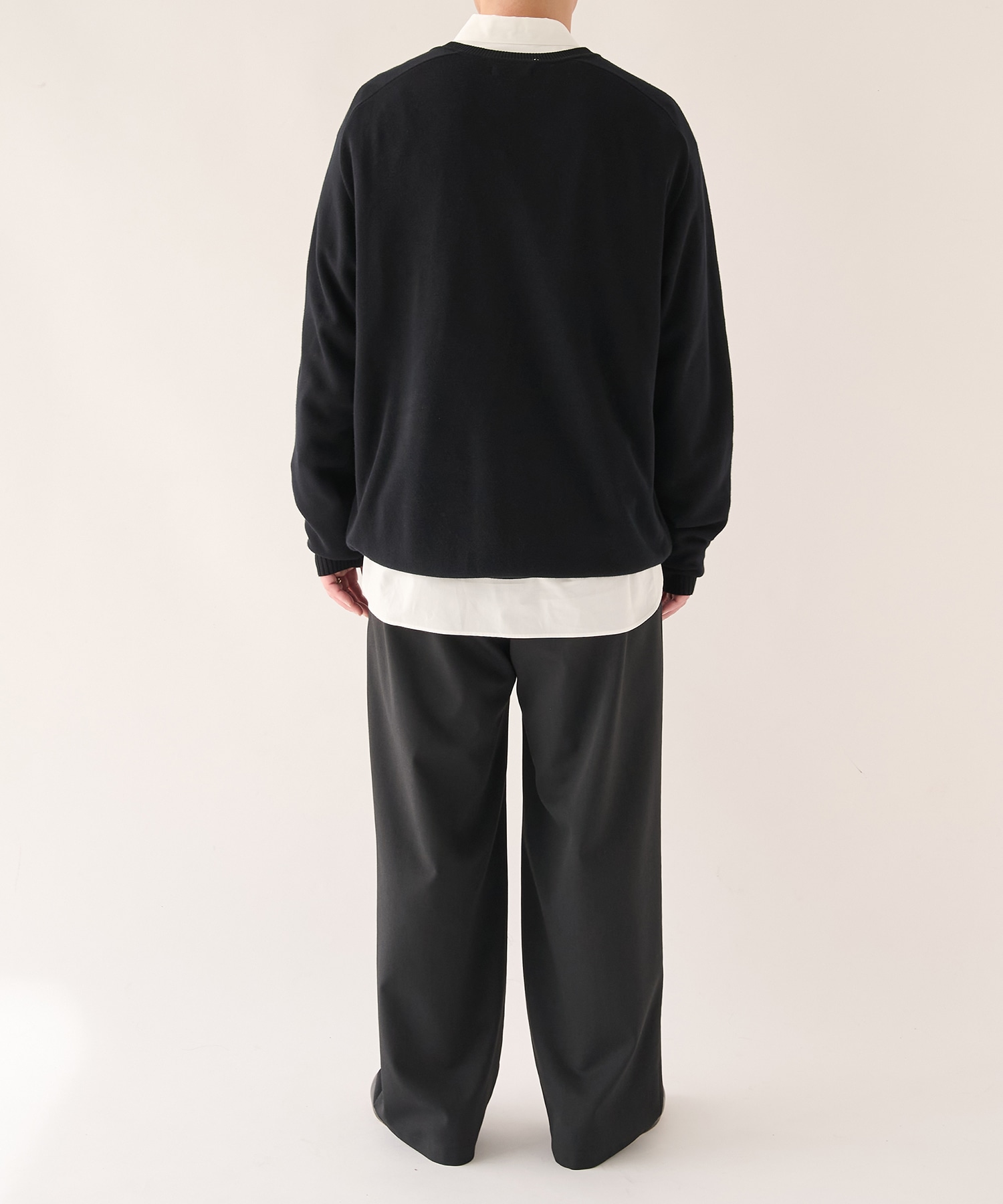 Smooth Silky V neck Knit STUDIOUS