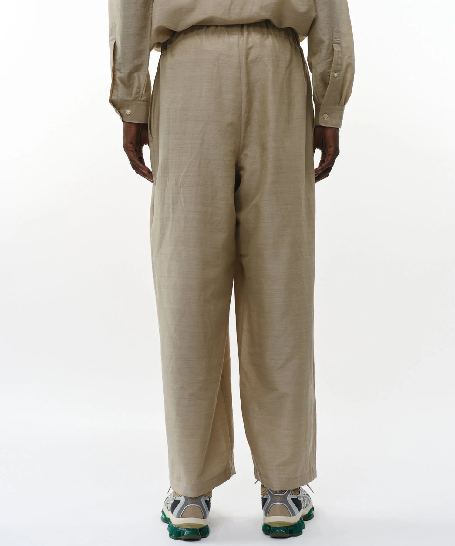 ウールシルクフェザークロス / ワイドシリンダーフィットイージーパンツ MARKAWARE/marka