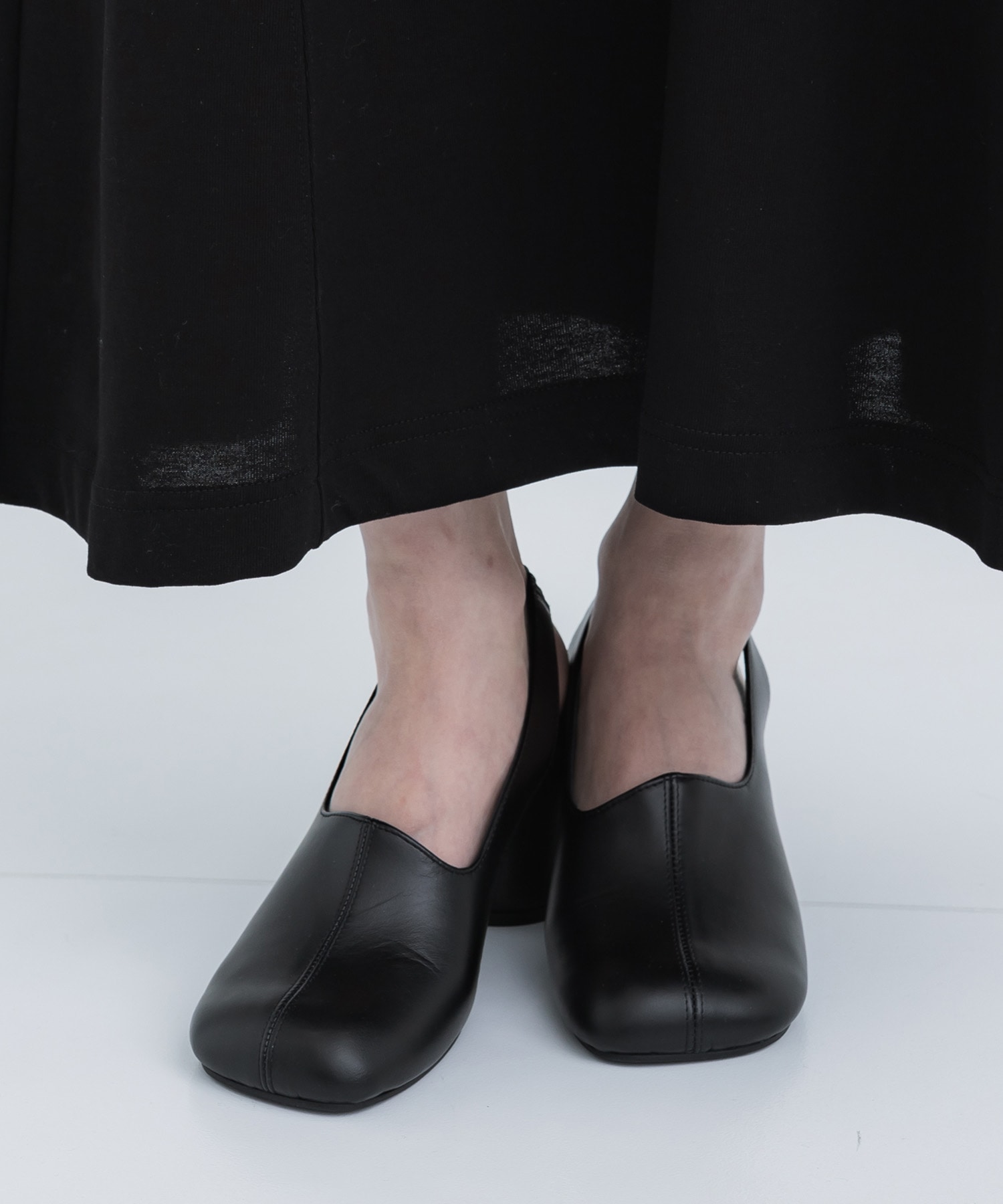Round Shaped Slingback STUDIOUS