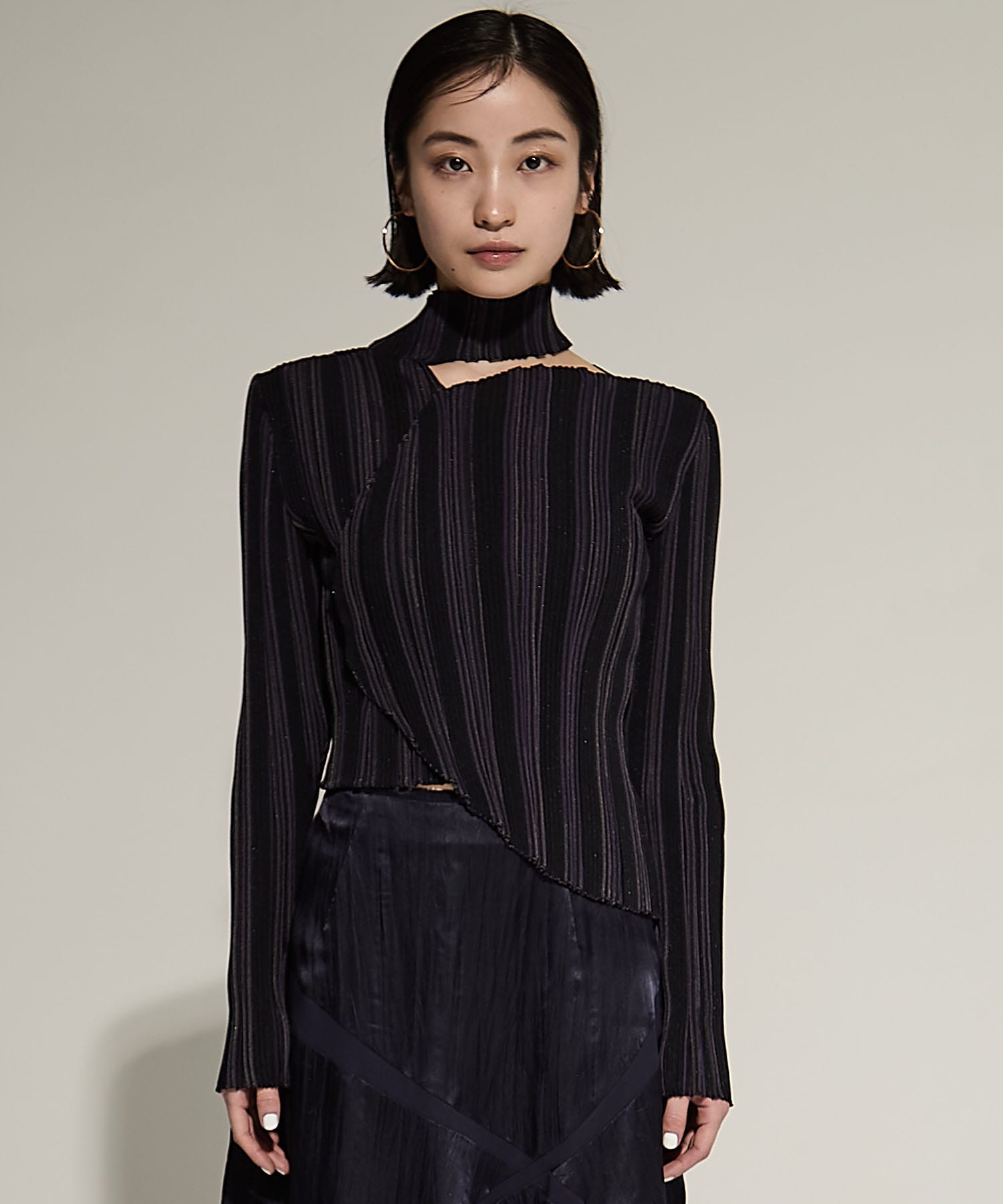 ASYMMETRIC OVAL JUMPER 