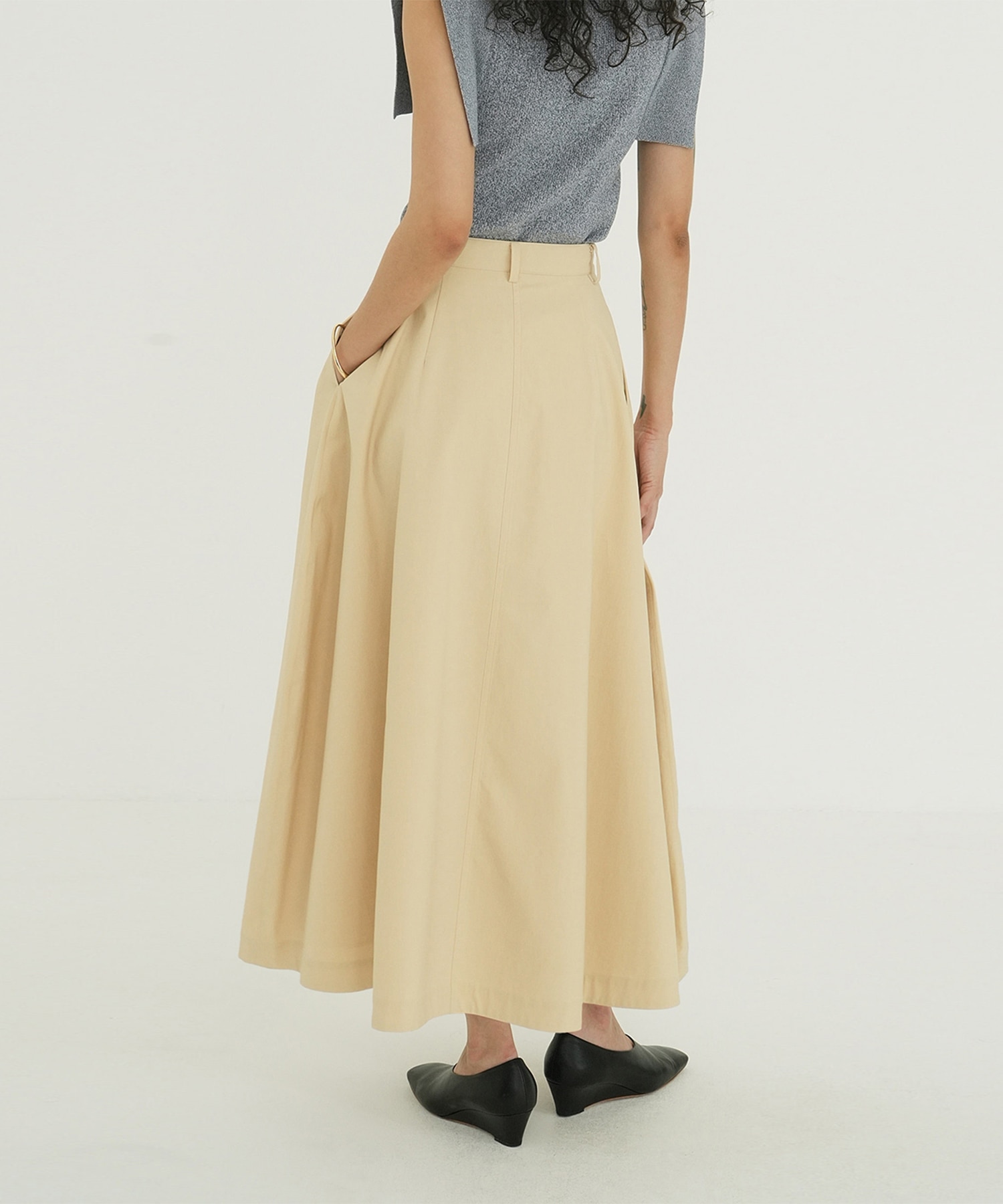 COCOON LINE VOLUME SKIRT CLANE