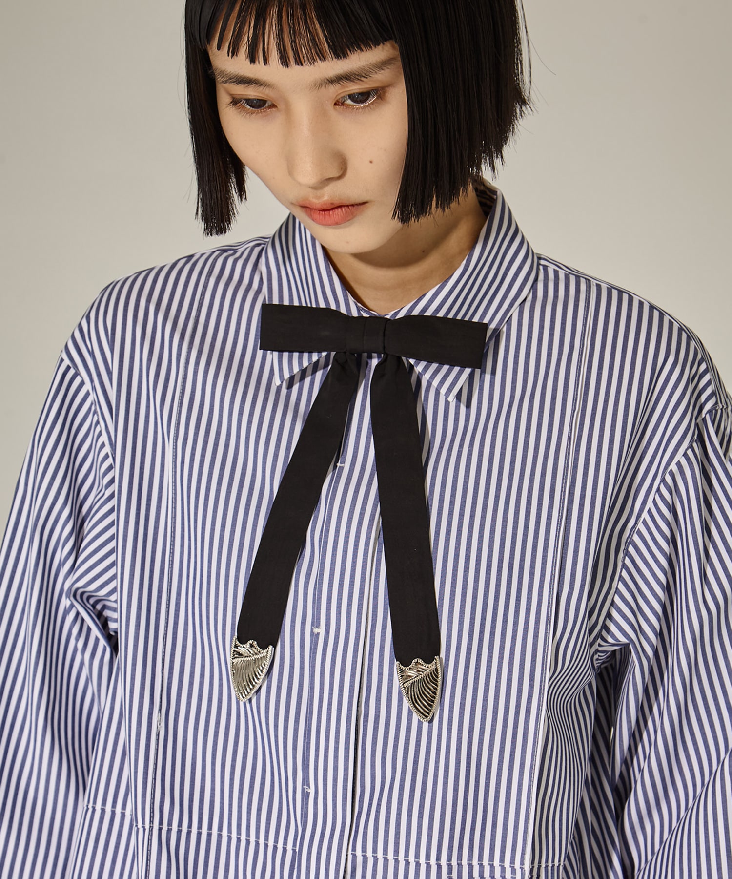 Metal ribbon clip tie TOGA