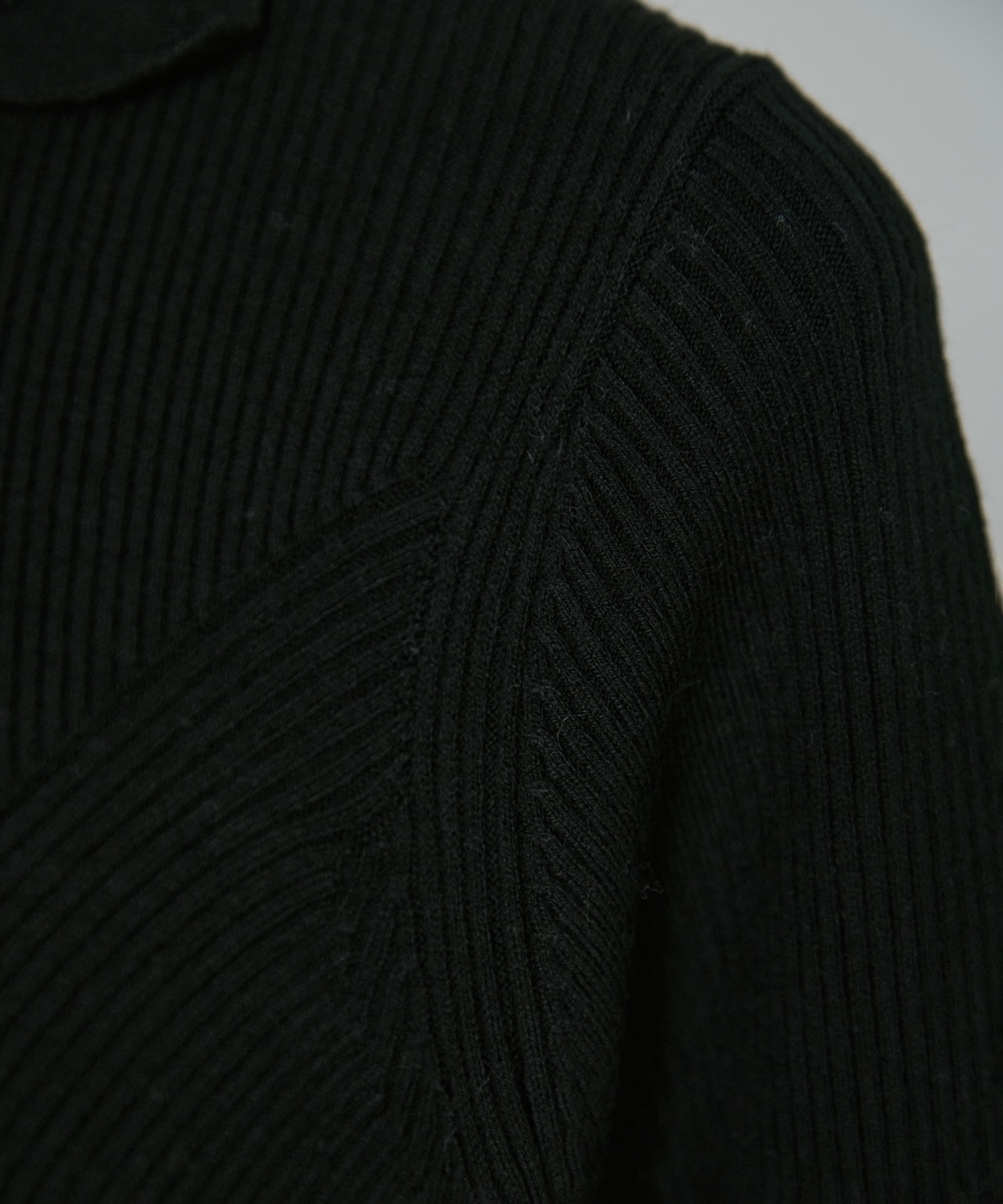 UND HIGH NECK BUTTON KNIT TOP AMERI
