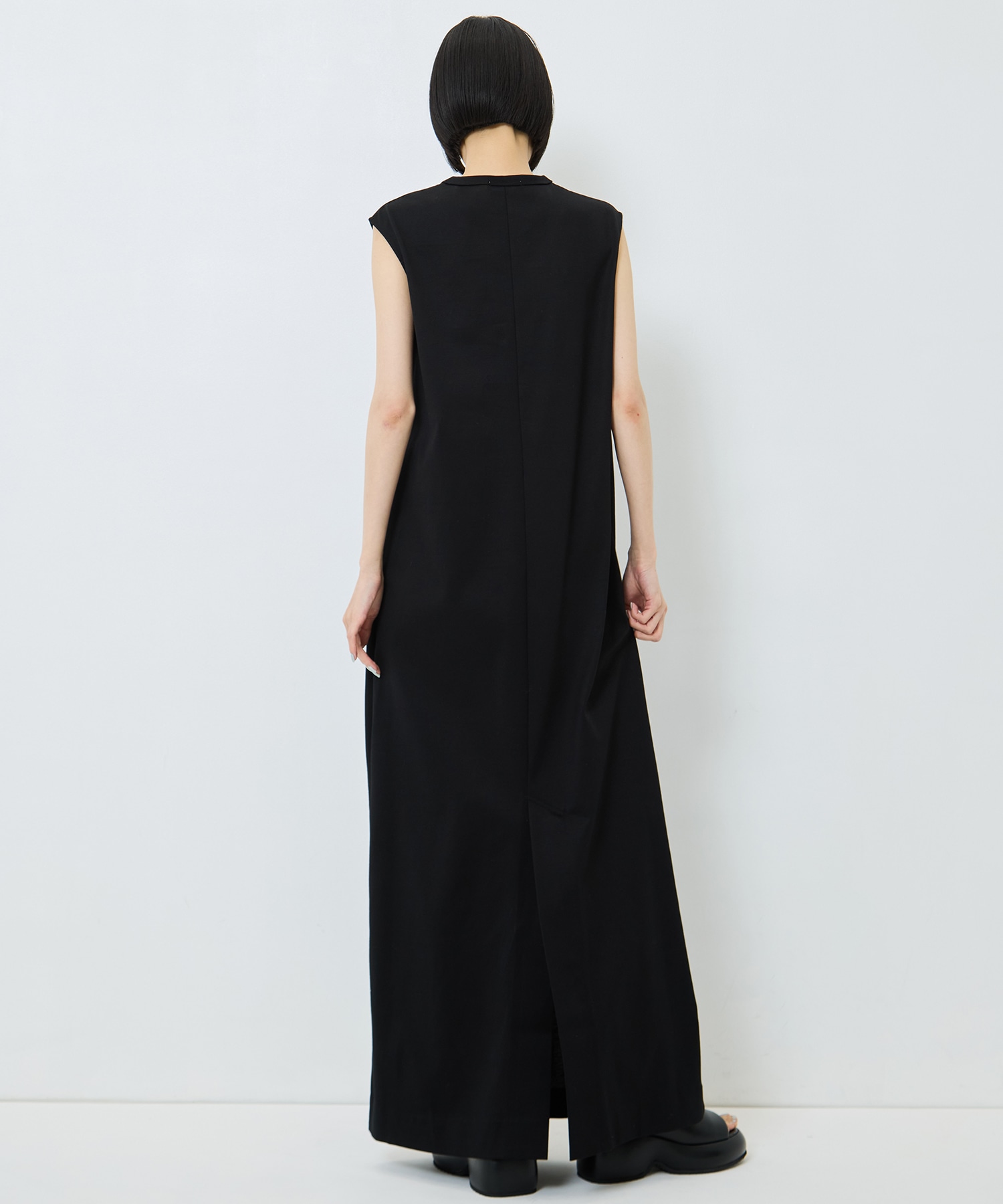 REFINA STRUCTURED SLEEVELESS DRESS CINOH