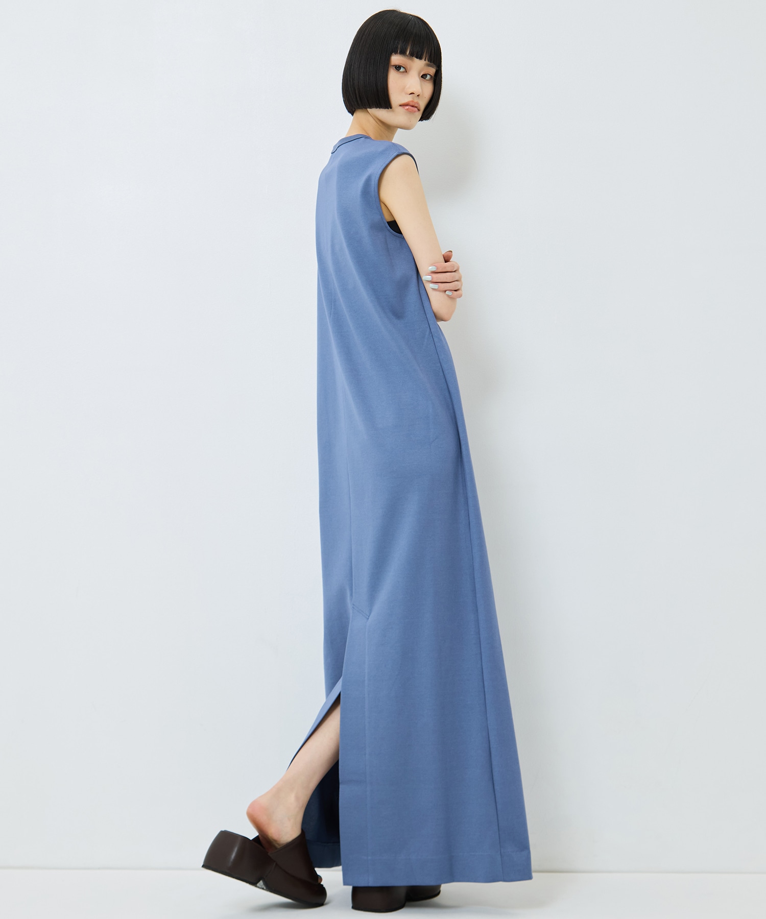REFINA STRUCTURED SLEEVELESS DRESS CINOH