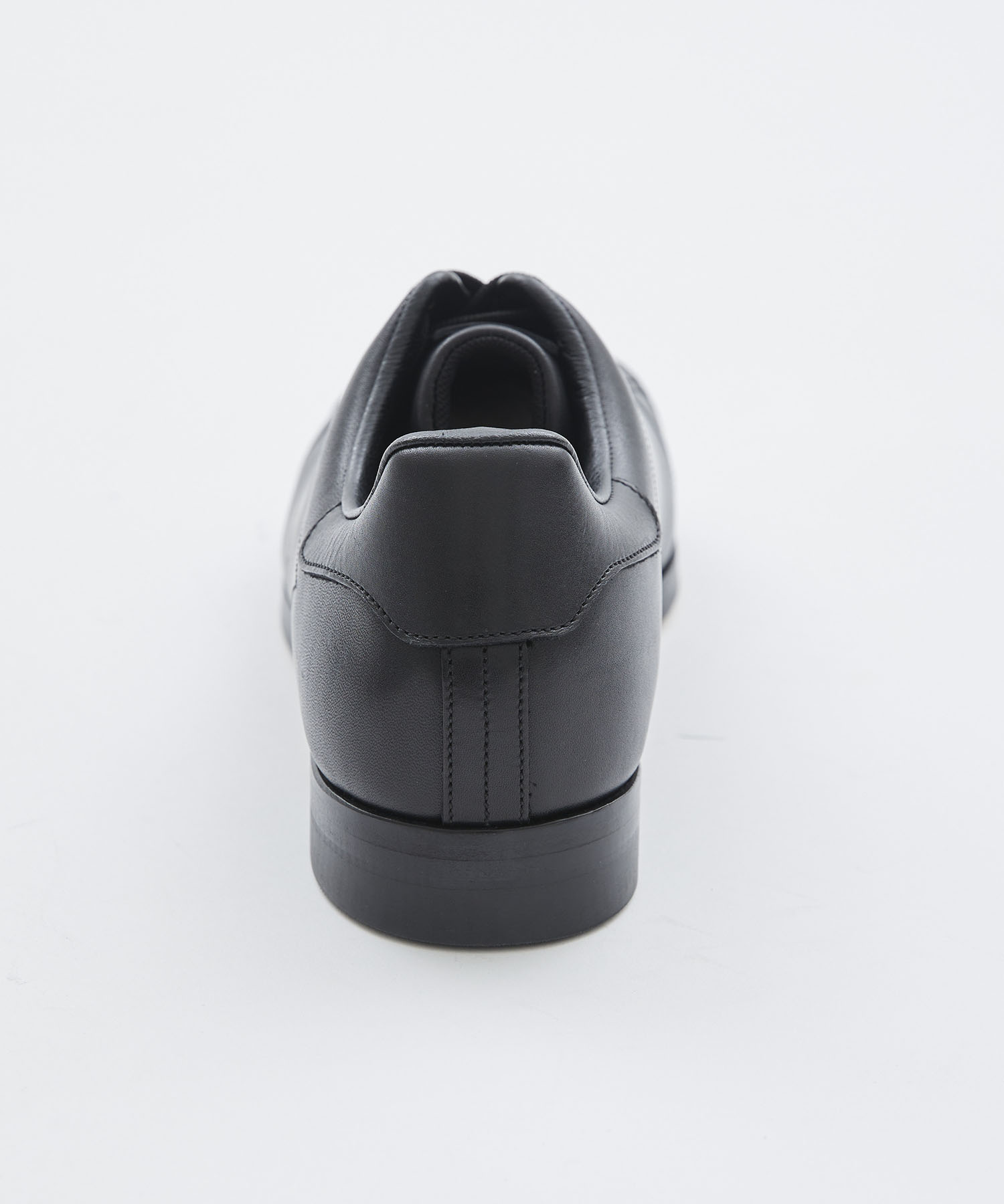 NON-SPORTY SNEAKERS(SMITH) foot the coacher