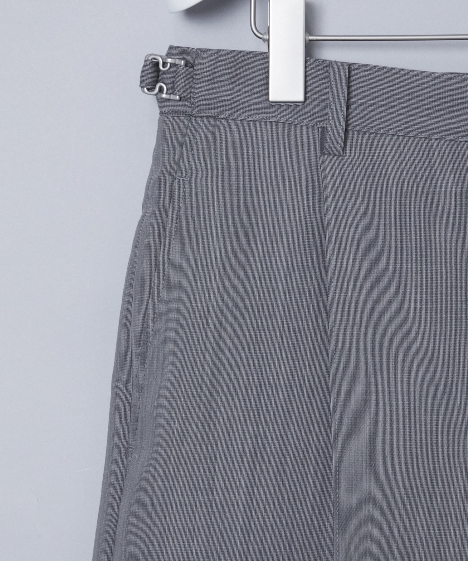 ONE TUCKS SHORTS IRENISA