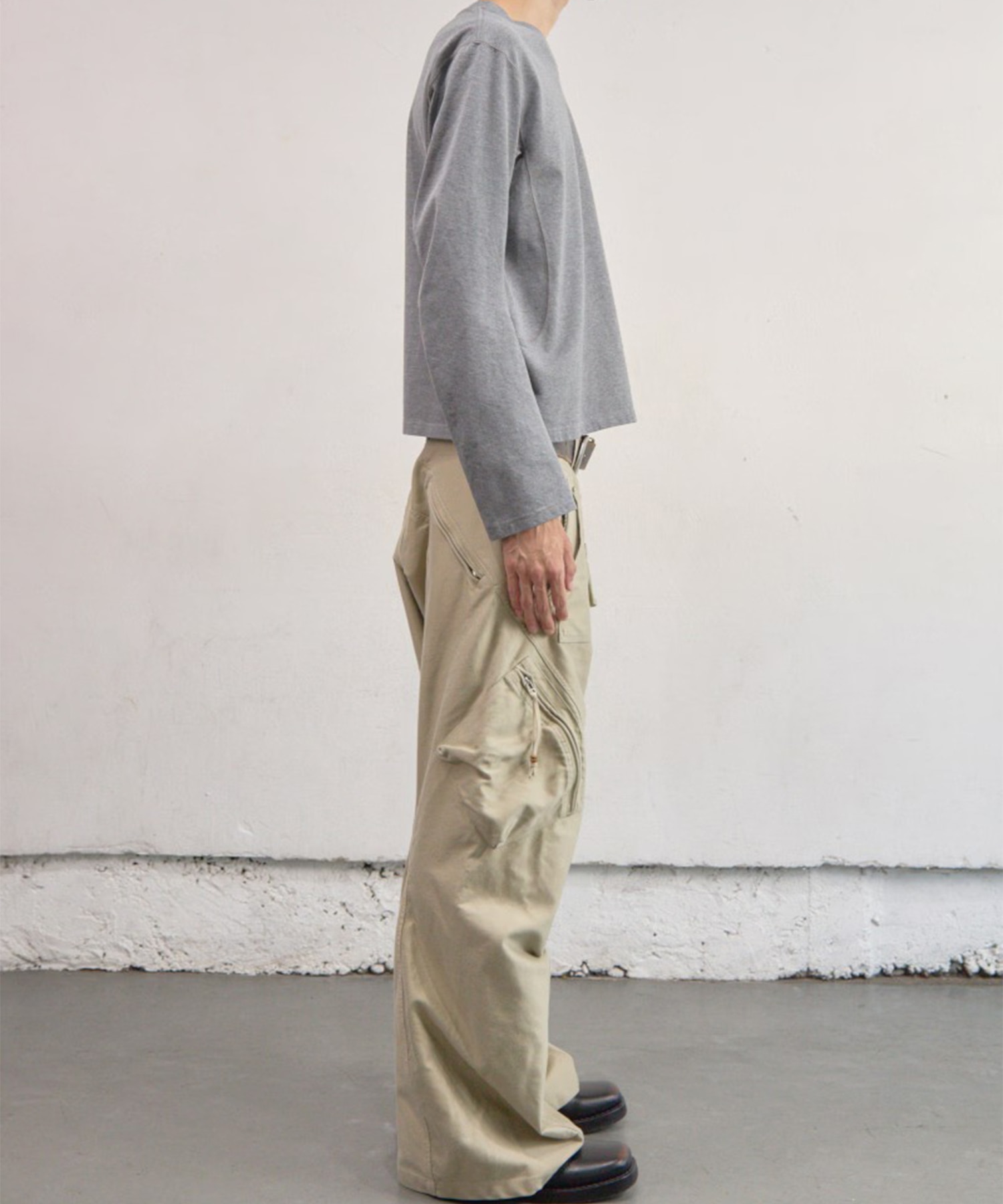 PANELLED V-NECK LONG SLEEVE T-SHIRT NVRFRGT