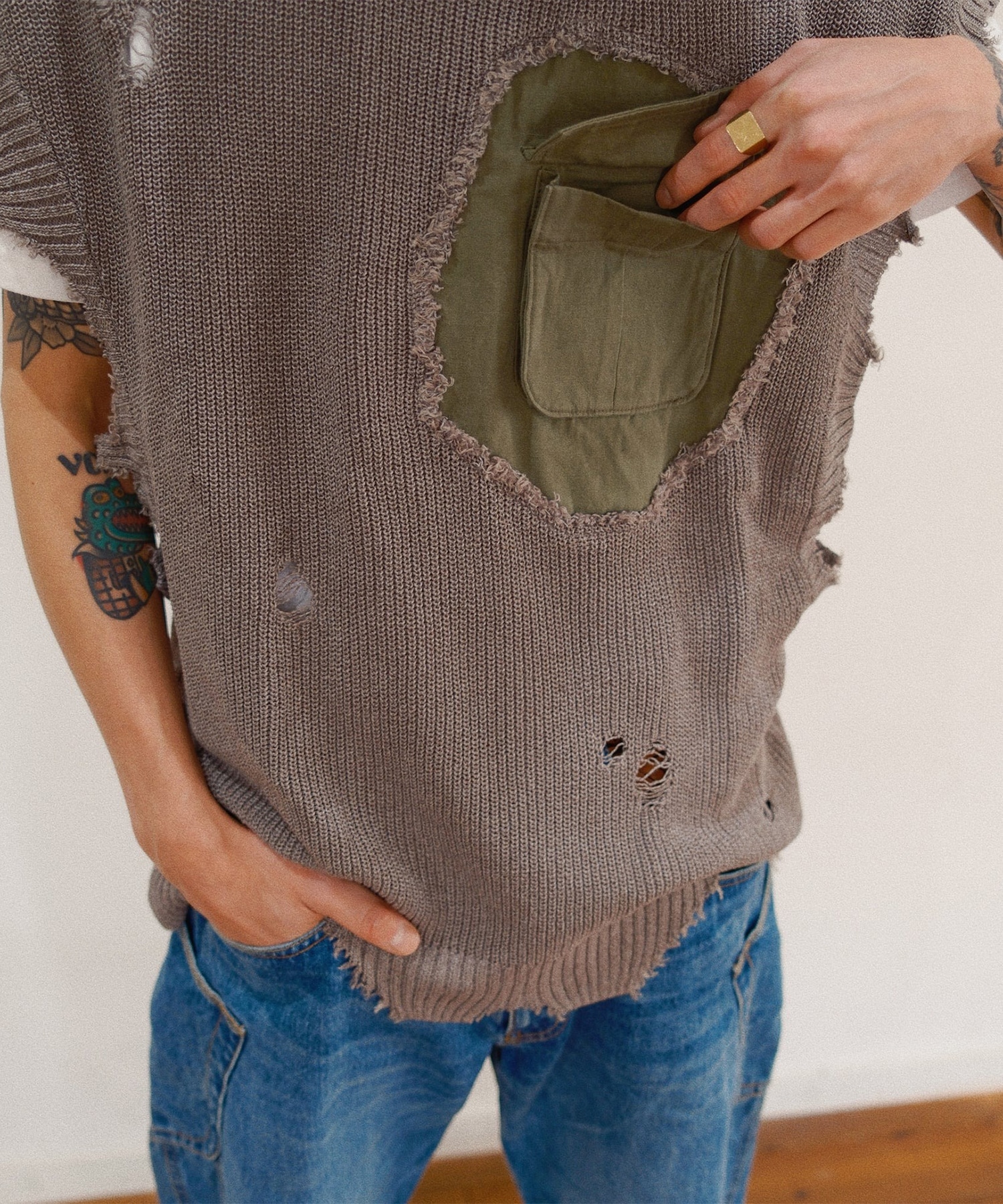 Destroyed Knit Vest KHOKI