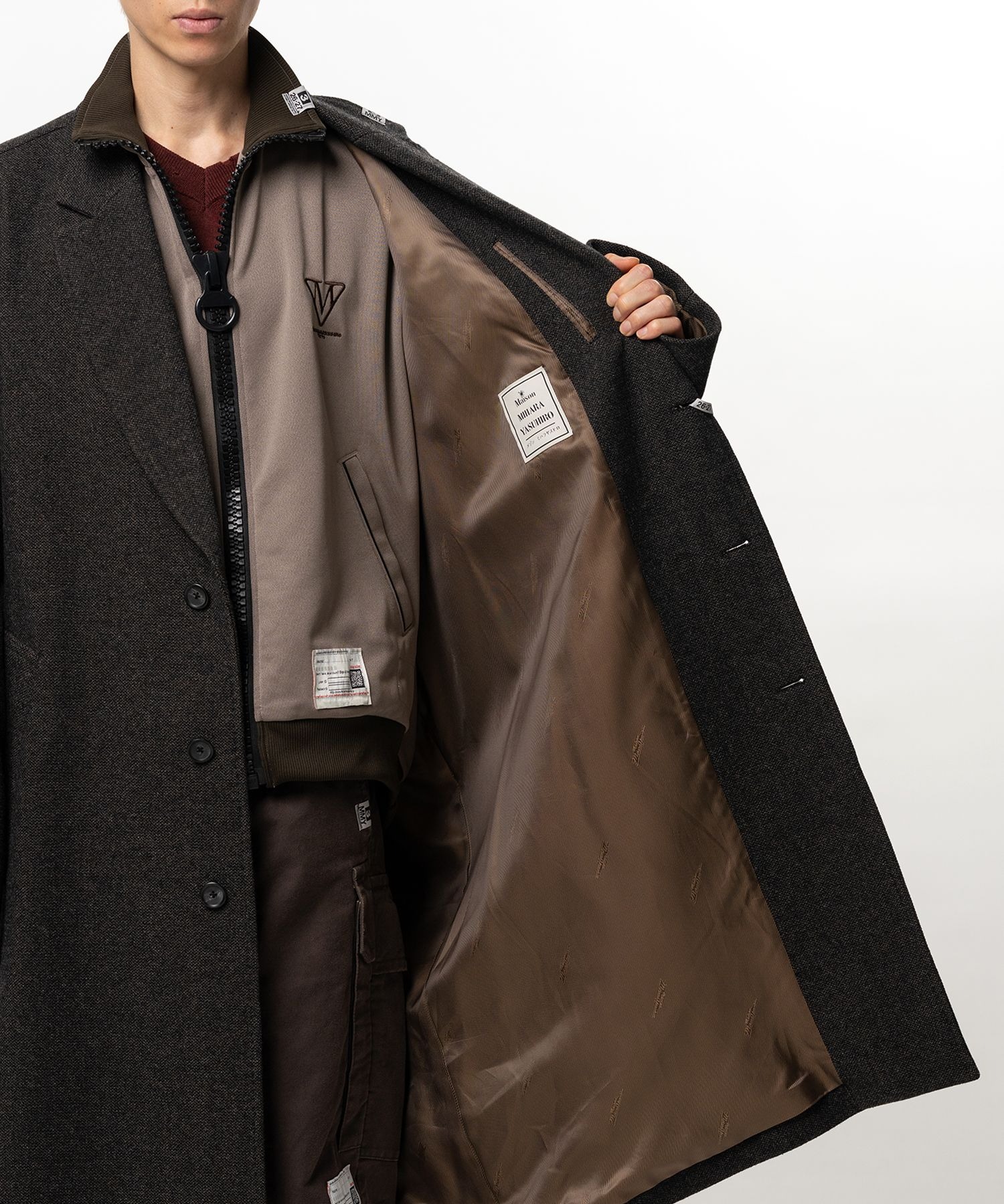 SHIFTED SHOULDER COAT Maison MIHARA YASUHIRO