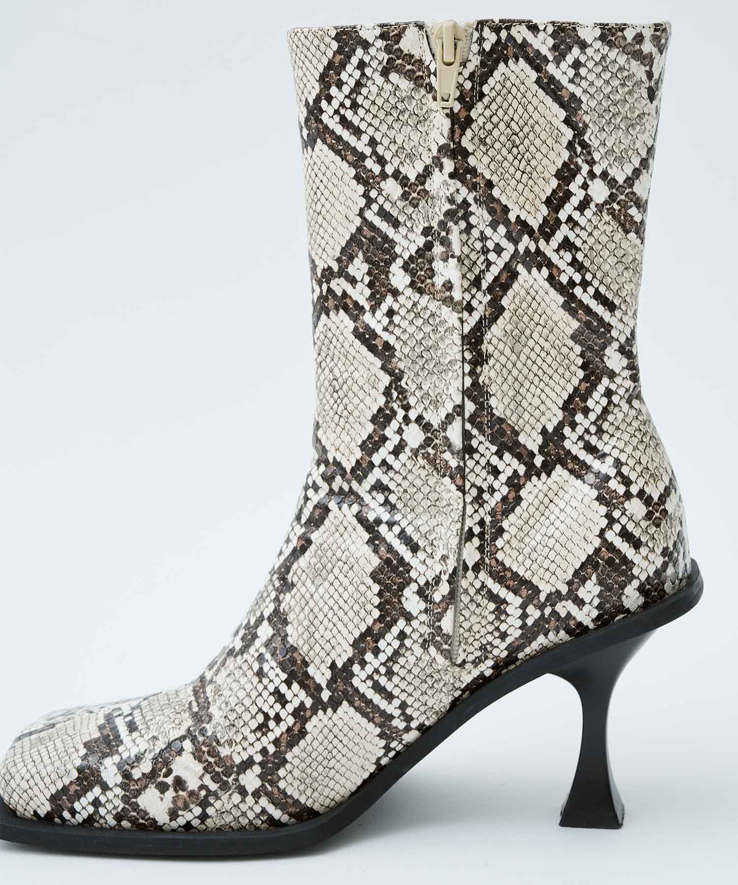 Square Toe Boots STUDIOUS
