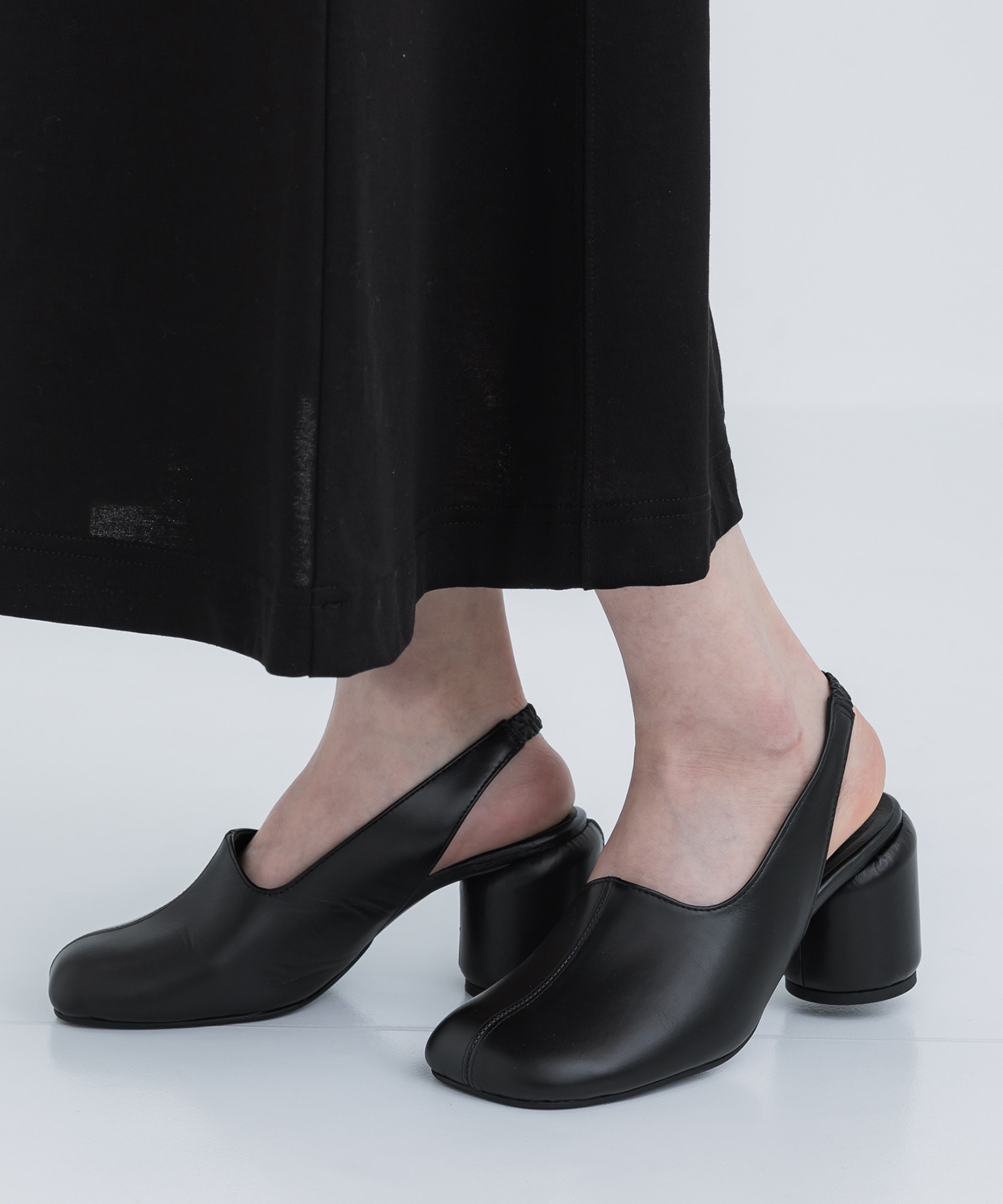 Round Shaped Slingback STUDIOUS