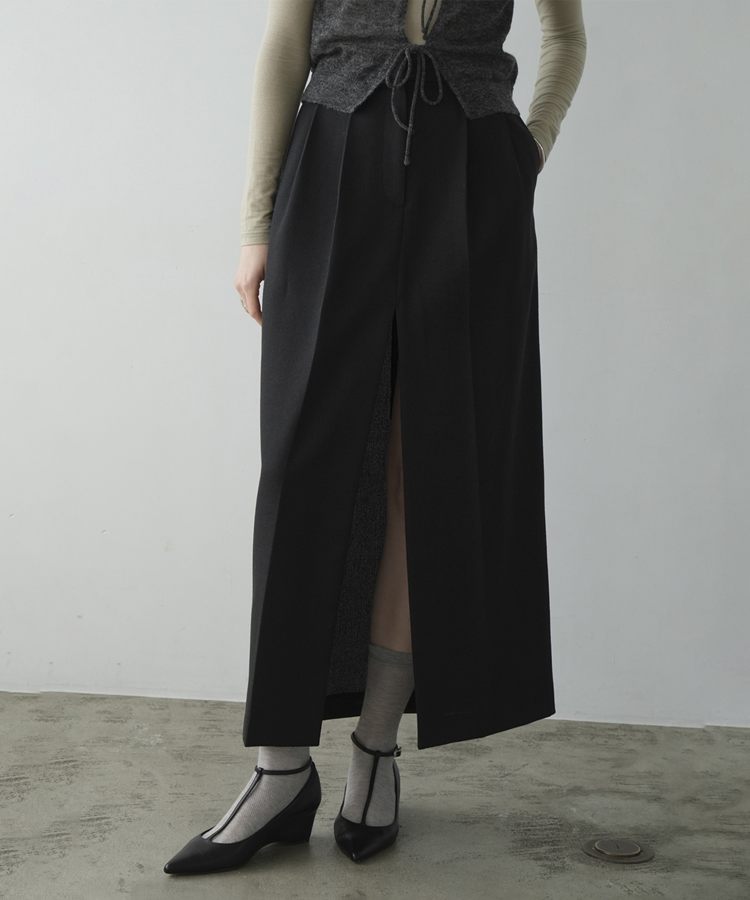 FRONT SLIT TUCK SKIRT CLANE