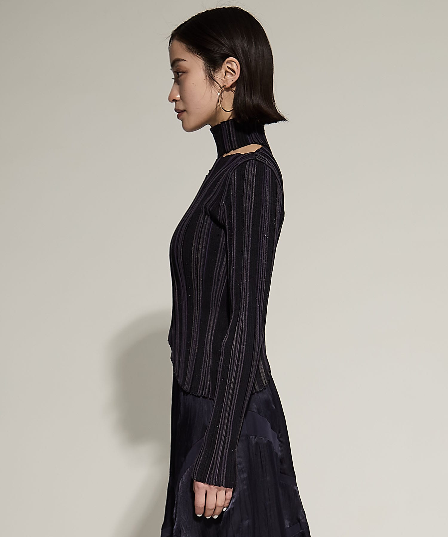 ASYMMETRIC OVAL JUMPER 