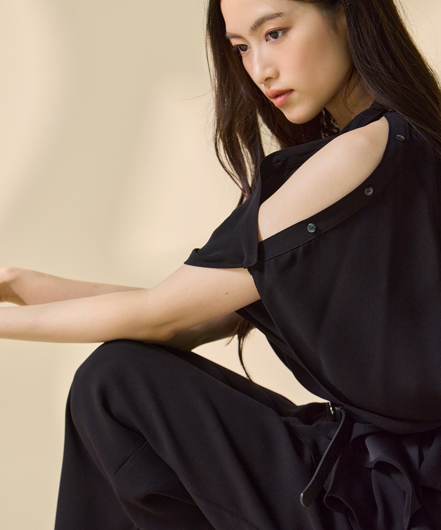BACK SATIN DRAPE BLOUSE STUDIOUS