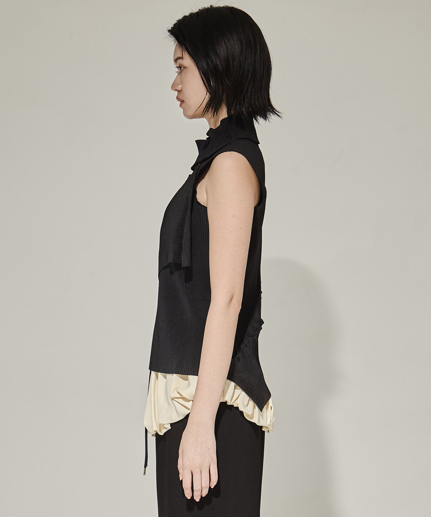 SPIRAL WAVE SLEEVELESS TOP HIGHNECK TIPE kotohayokozawa