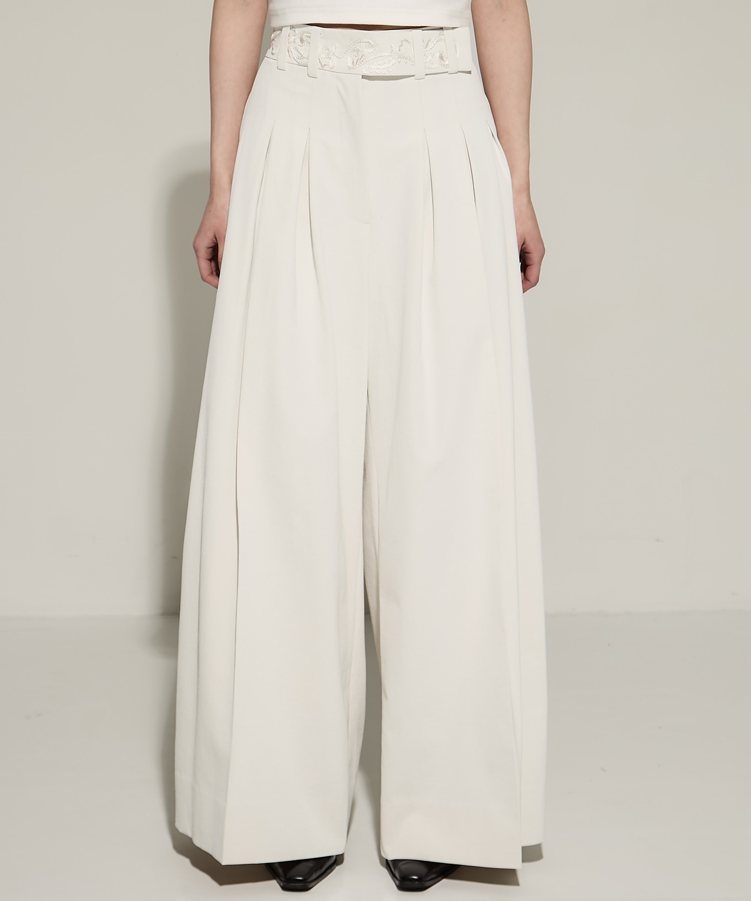 Cucurbita embroidered wide slacks MURRAL
