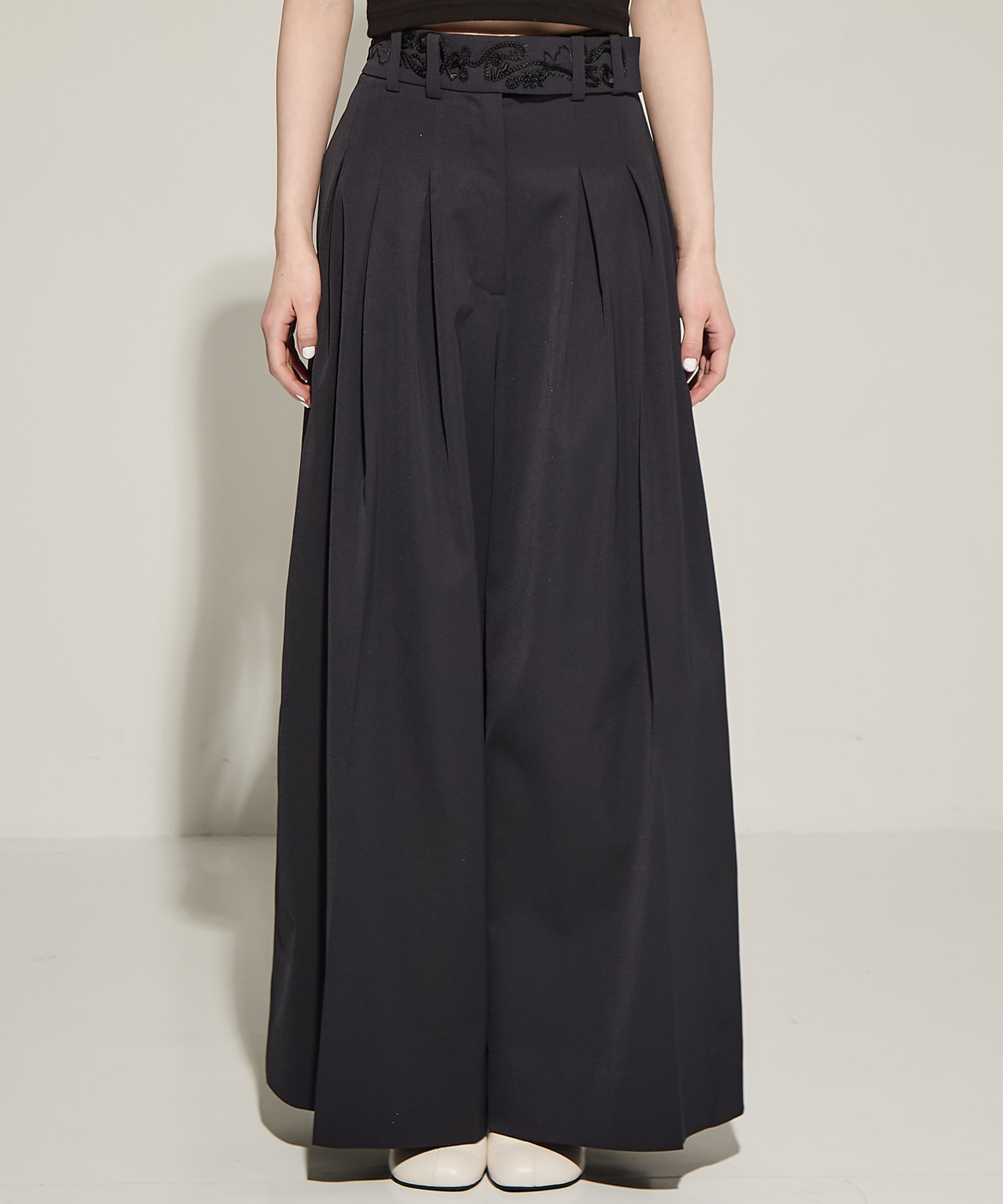 Cucurbita embroidered wide slacks MURRAL