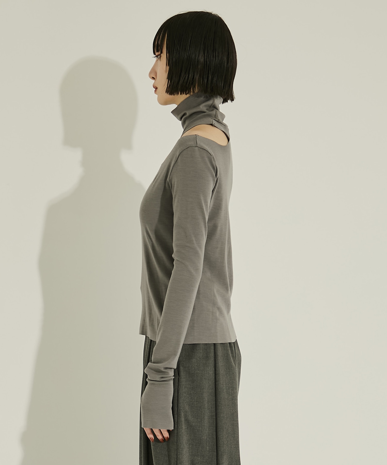 WOOL RIB HOLLOWED OUT TURTLE NECK TOP JOHN LAWRENCE SULLIVAN
