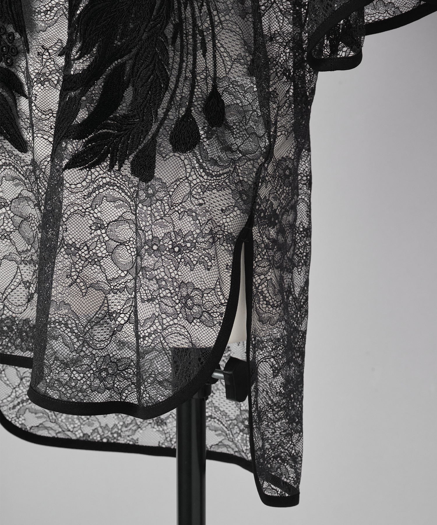 Raschel Lace Embroidered Top Mame Kurogouchi