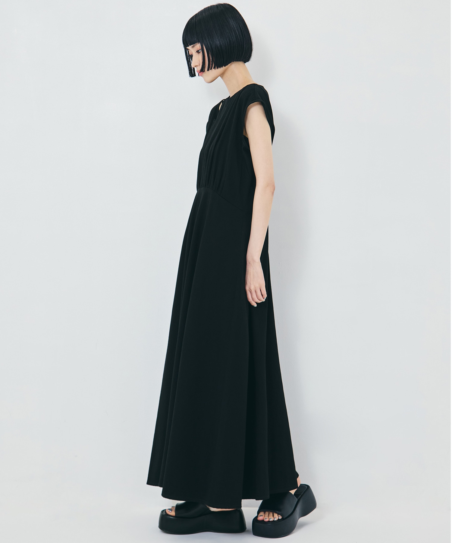 別注CUT-OUT FLERED DRESS 