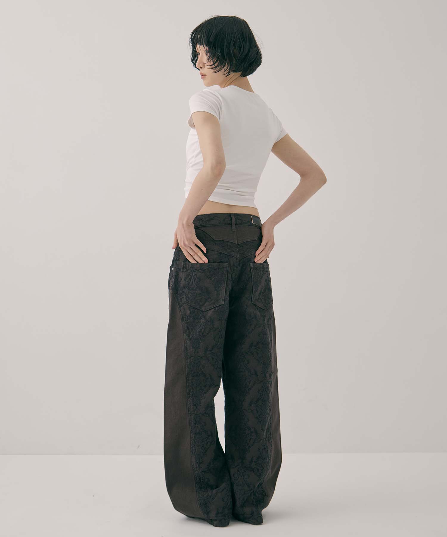 別注 DAMASK-PRINT DENIM CURVE-FIT HIGH-RISE JEANS FETICO