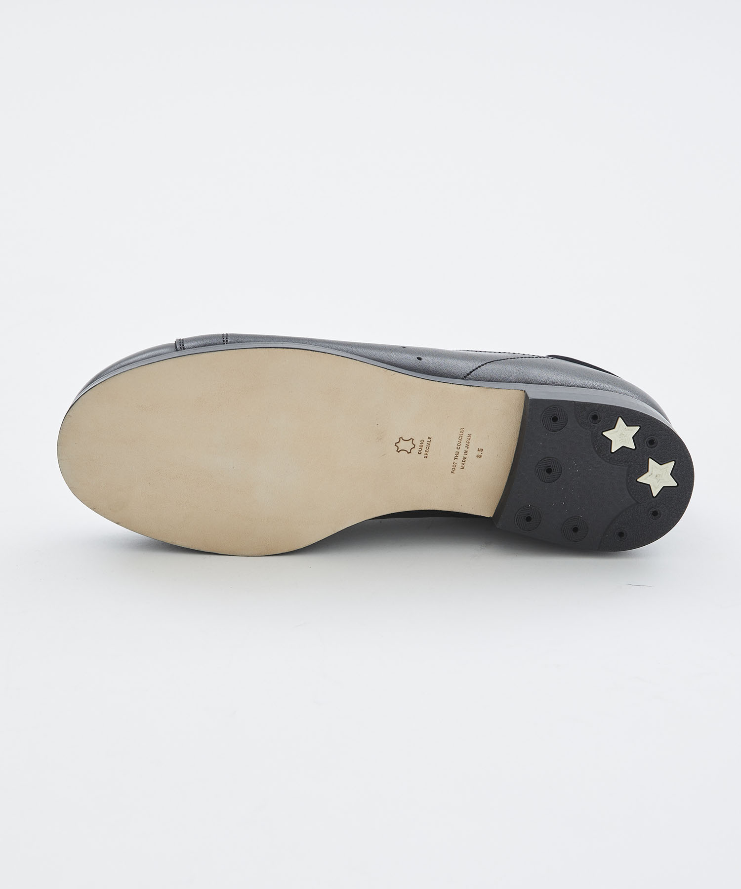 NON-SPORTY SNEAKERS(SMITH) foot the coacher