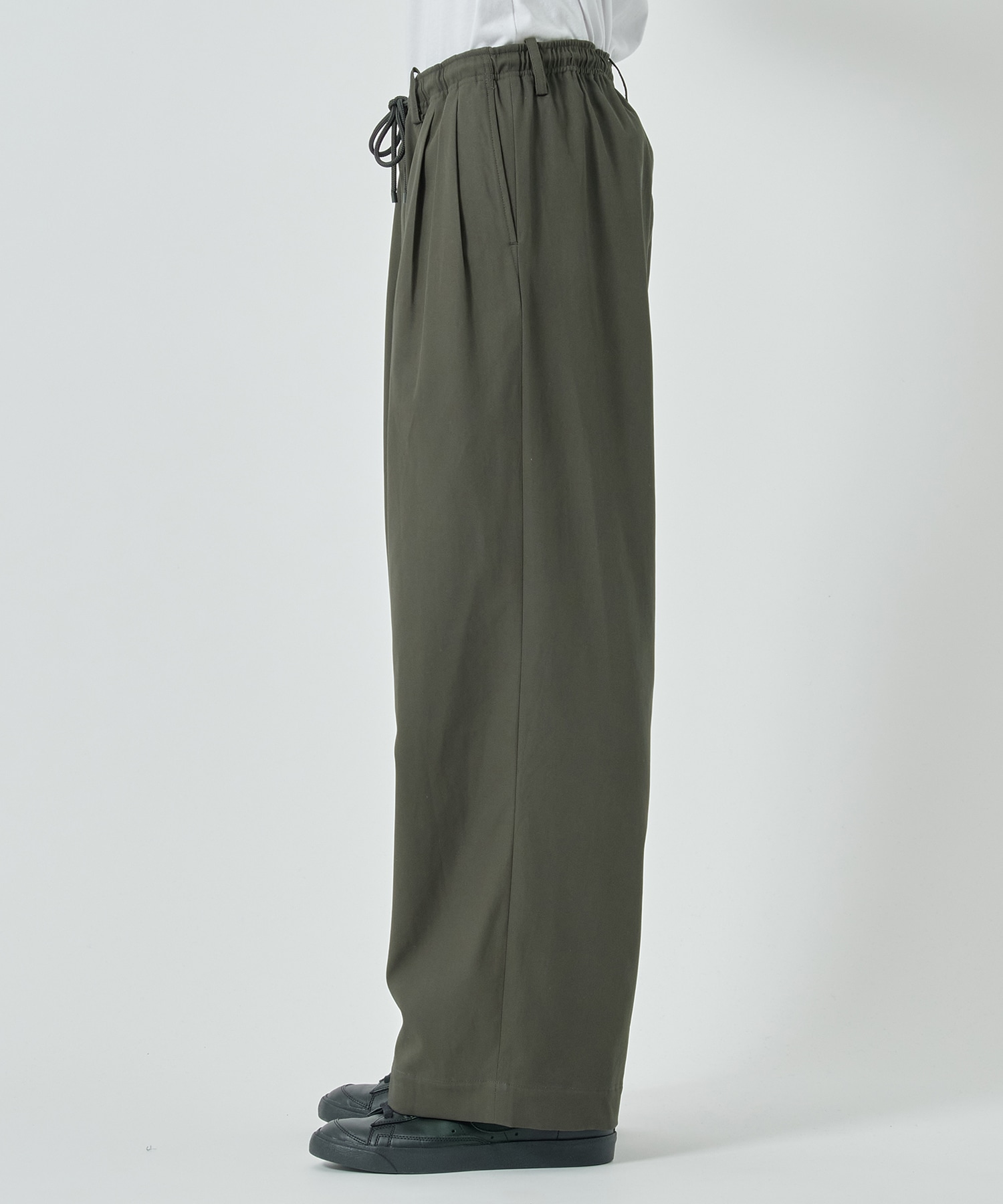 TRIPLE PLEATED EASY TROUSERS MARKAWARE/marka