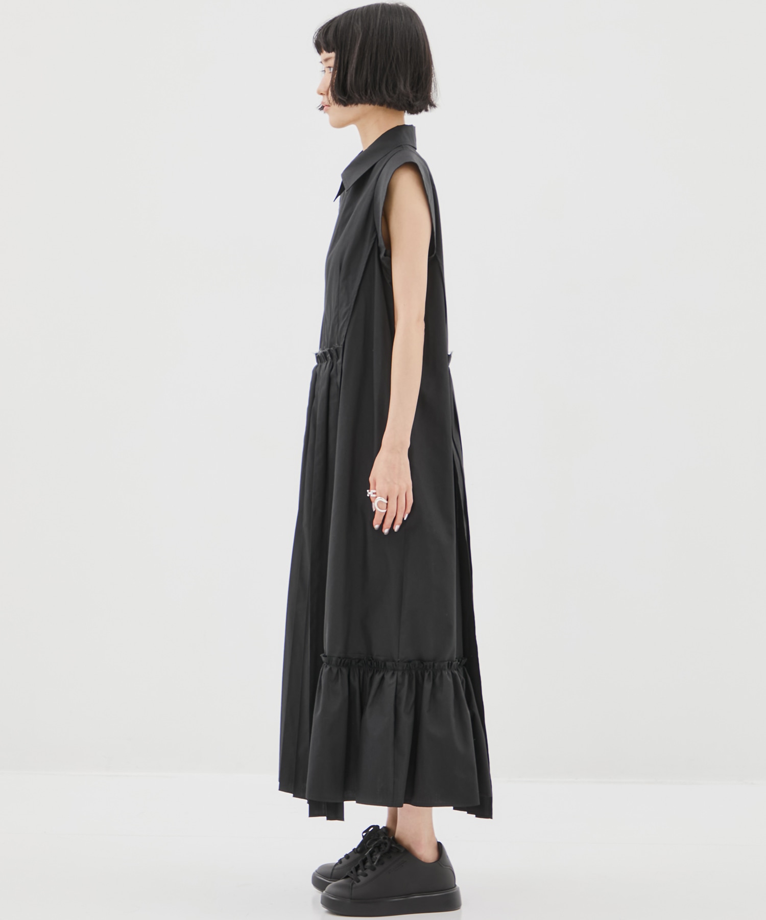 Asymmetry pleats one-piece STUDIOUS