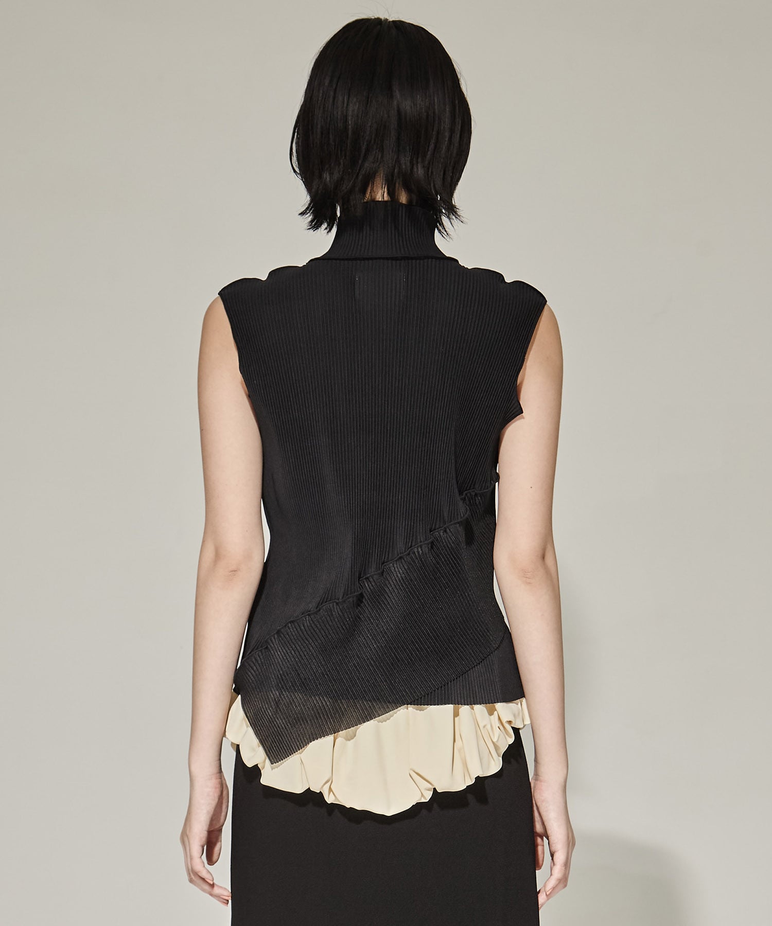 SPIRAL WAVE SLEEVELESS TOP HIGHNECK TIPE kotohayokozawa