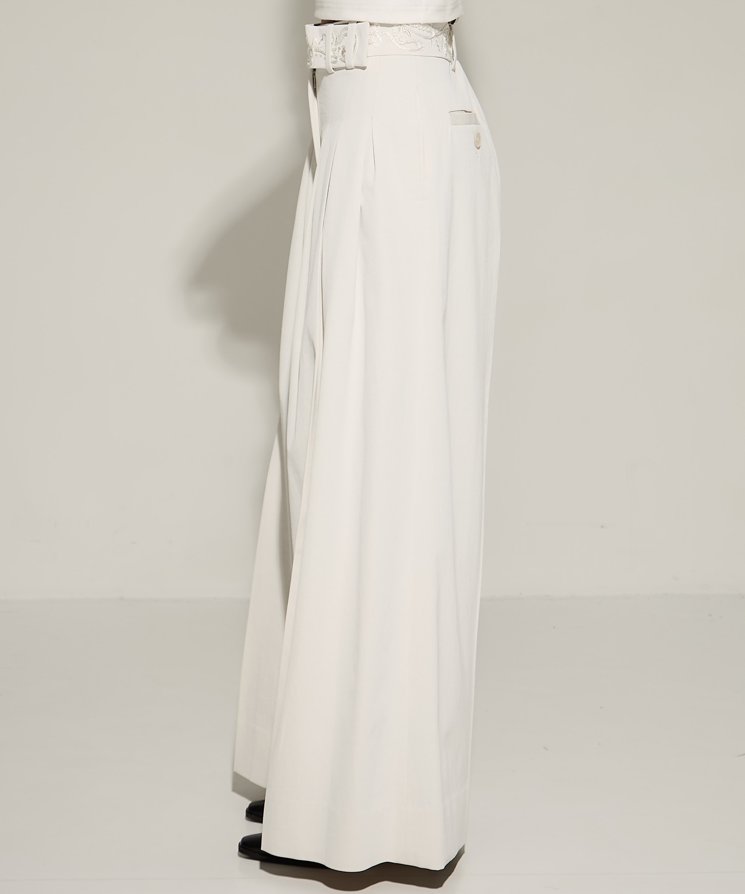Cucurbita embroidered wide slacks MURRAL