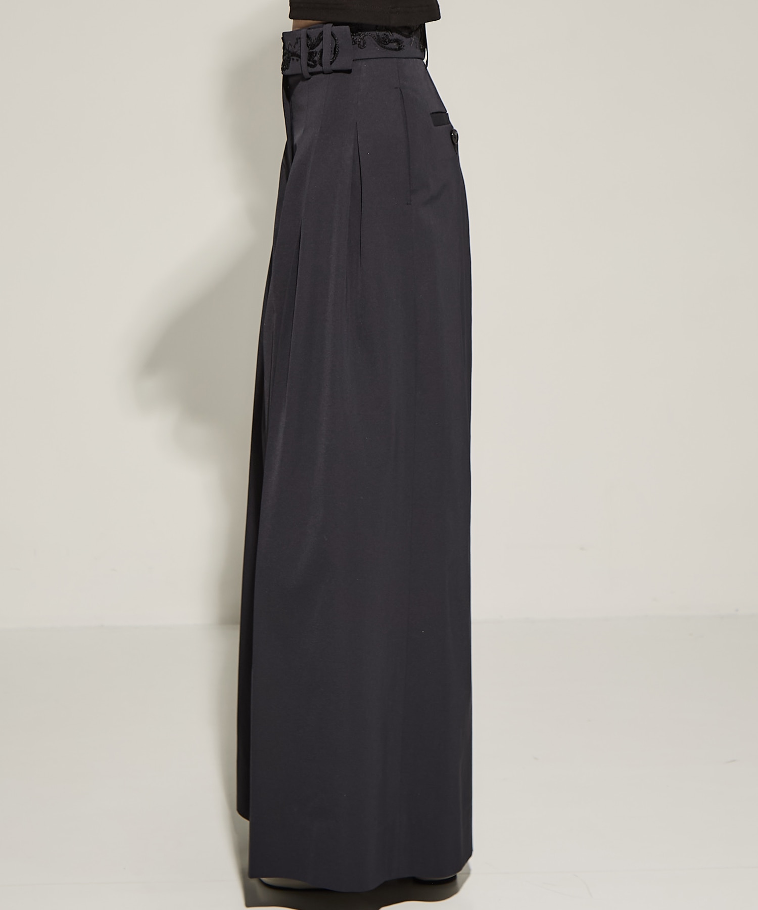 Cucurbita embroidered wide slacks MURRAL