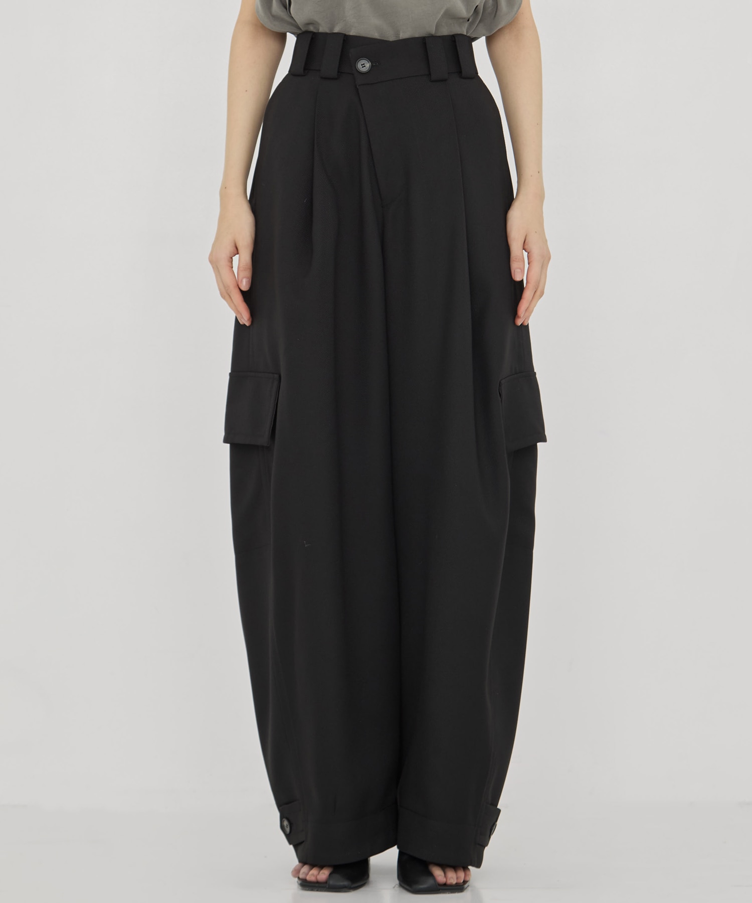 Barrel Leg Cargo Trousers STUDIOUS
