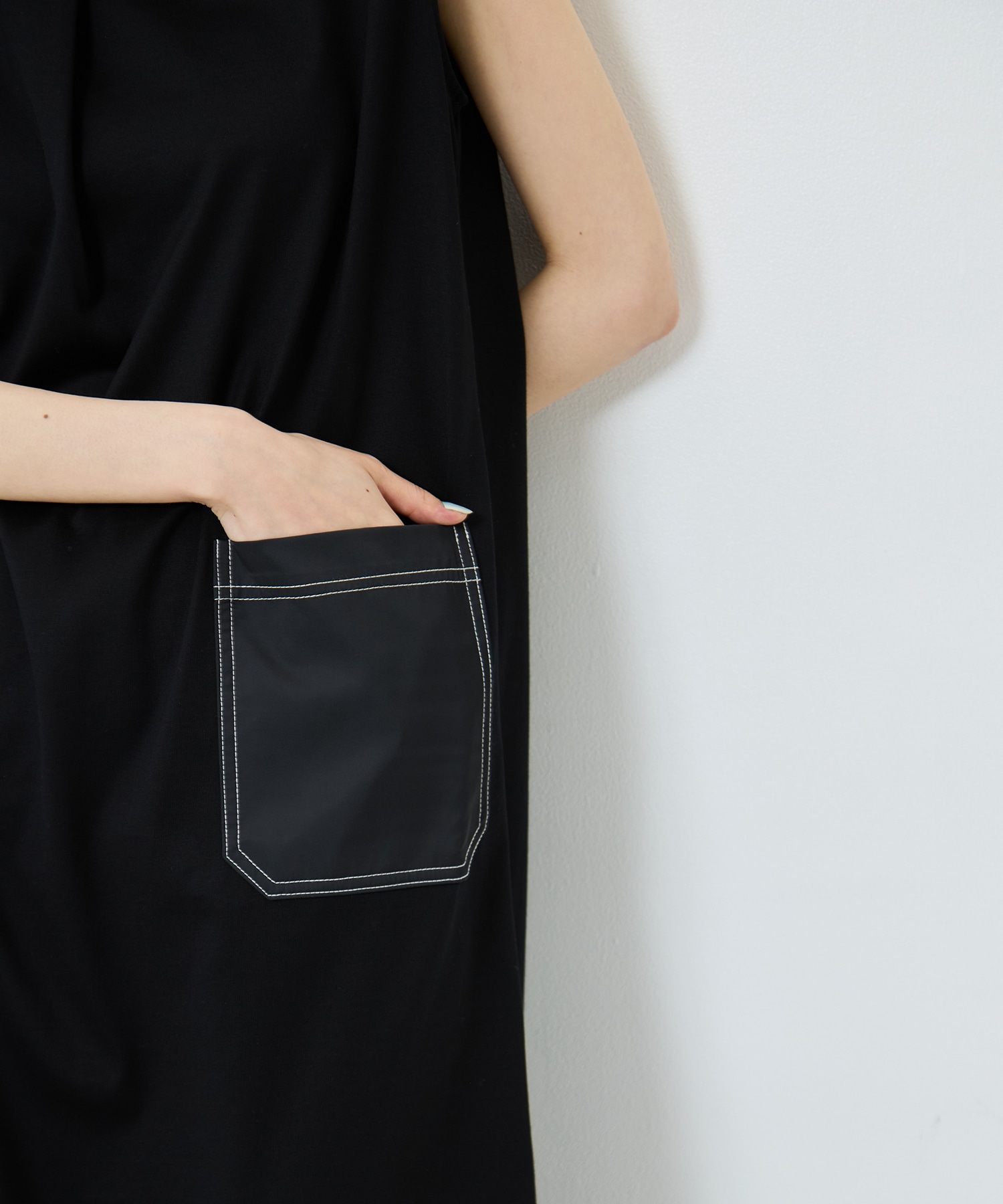 REFINA STRUCTURED SLEEVELESS DRESS CINOH
