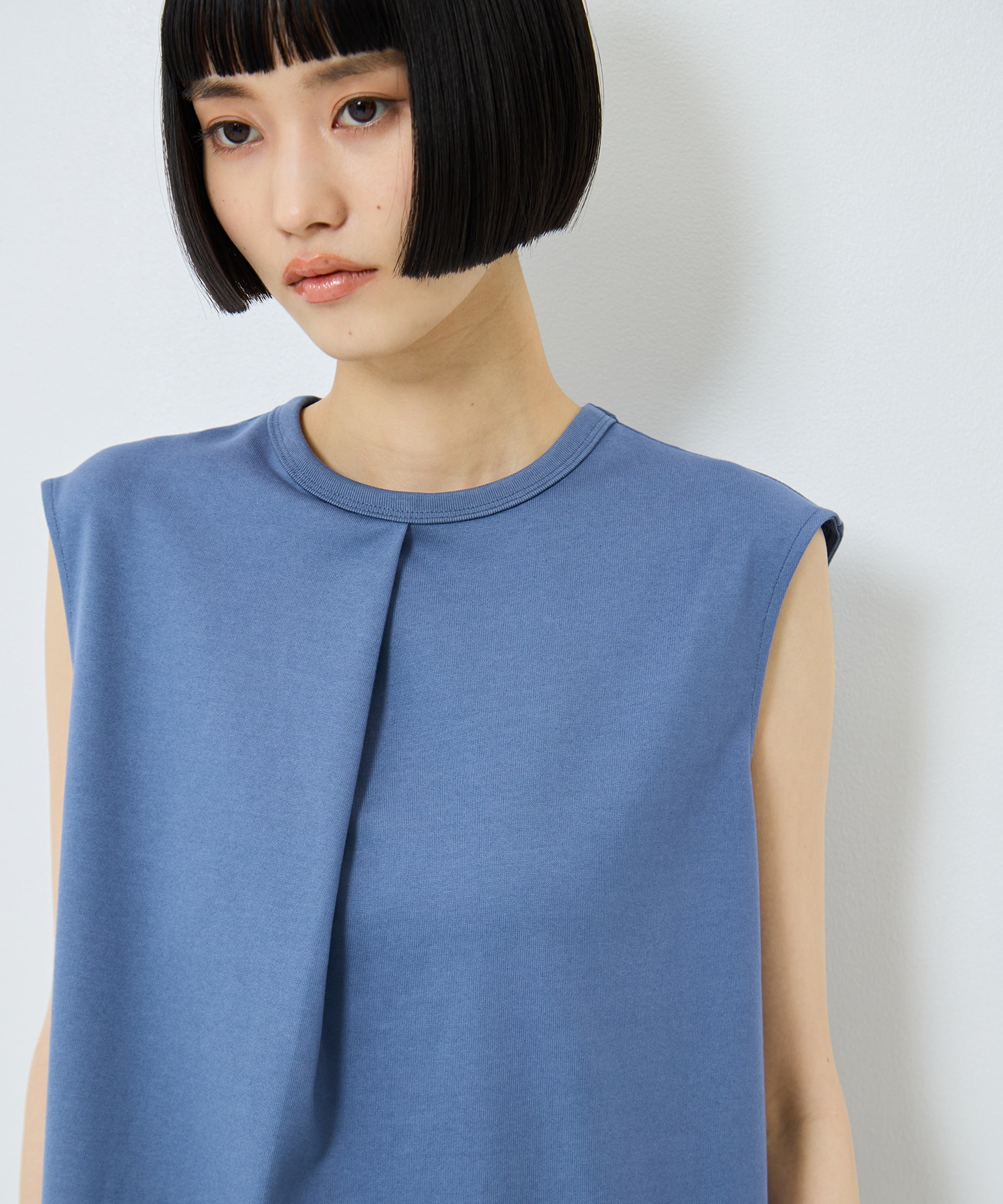 REFINA STRUCTURED SLEEVELESS DRESS CINOH