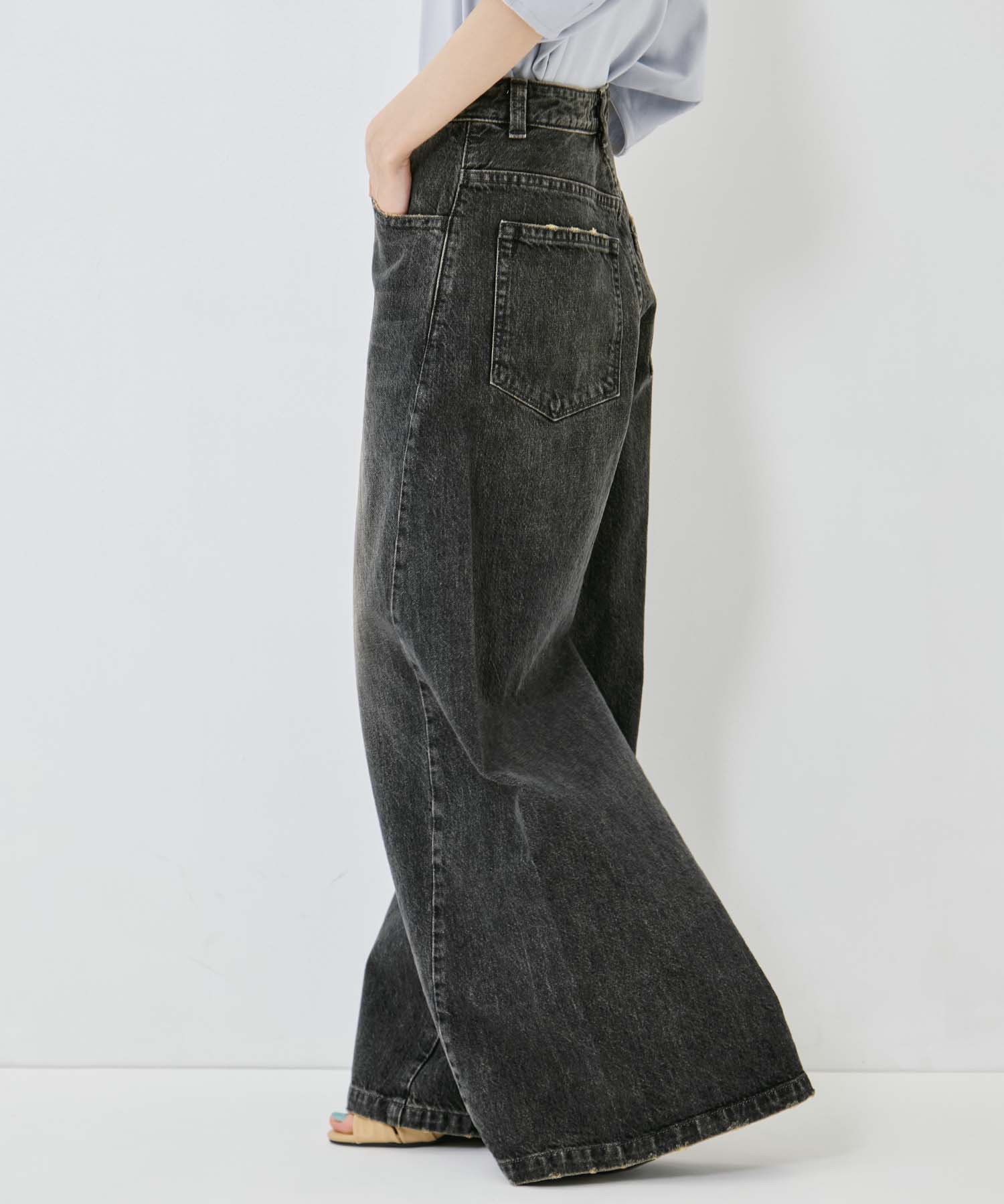 Bleached Baggy Jeans STUDIOUS