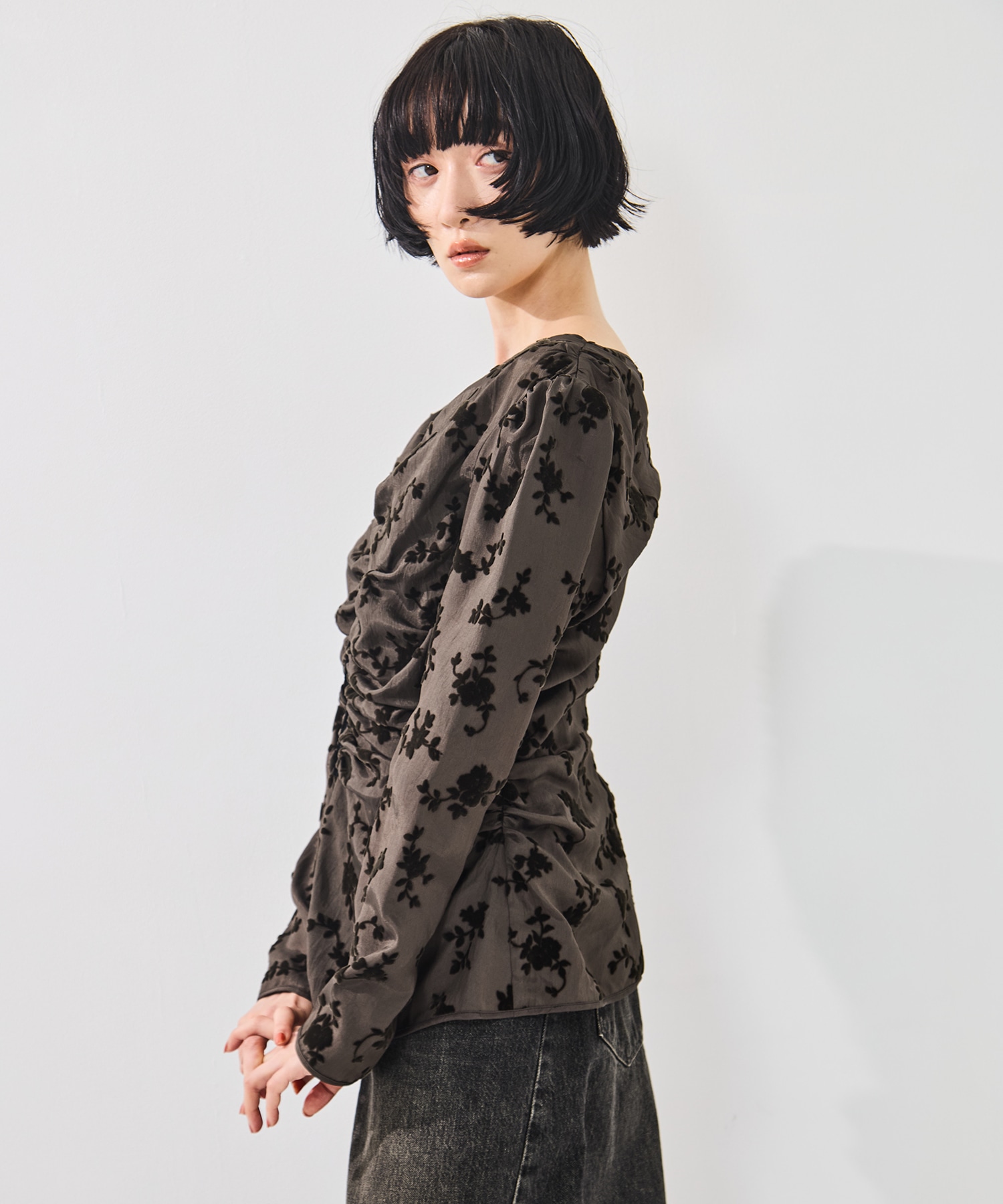 FLOCKED ROSE PRINT GATHERED BLOUSE FETICO