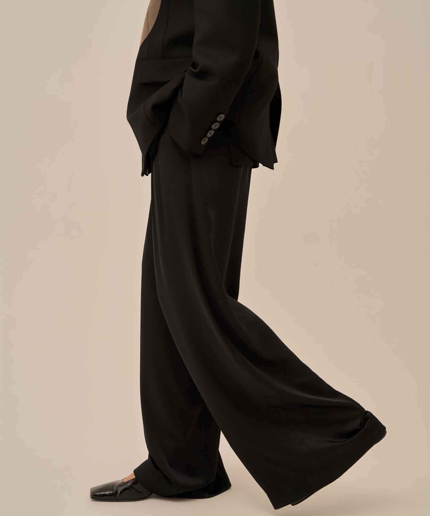 Karina tuck pants AKIRANAKA