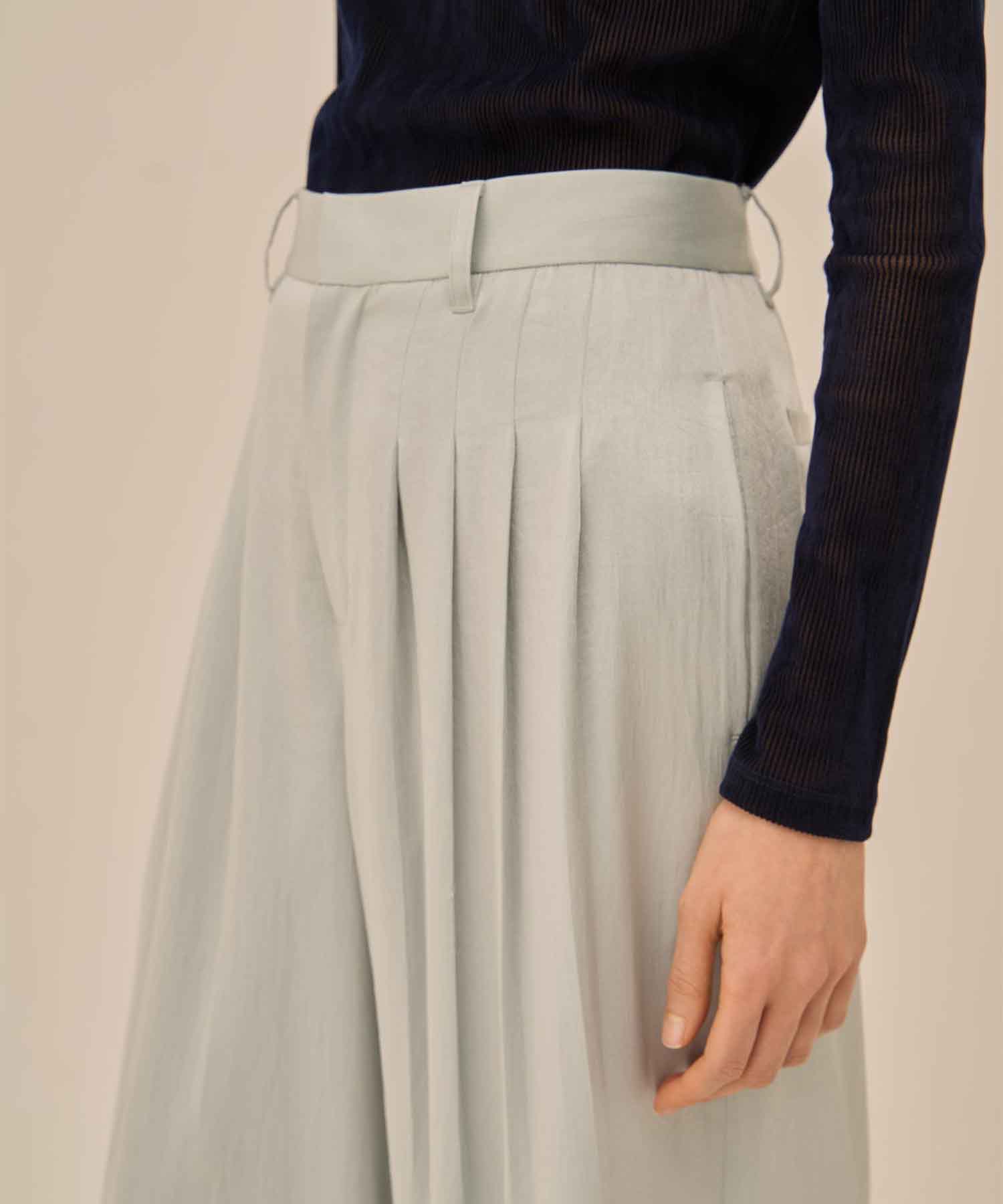 Karina tuck pants AKIRANAKA