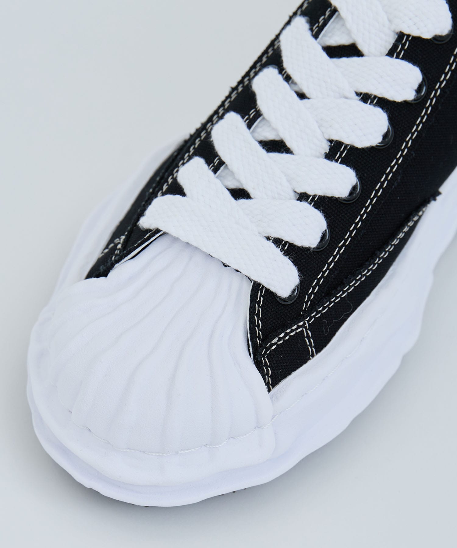 BLAKEY Low original sole canvas low top sneakers Maison MIHARA YASUHIRO